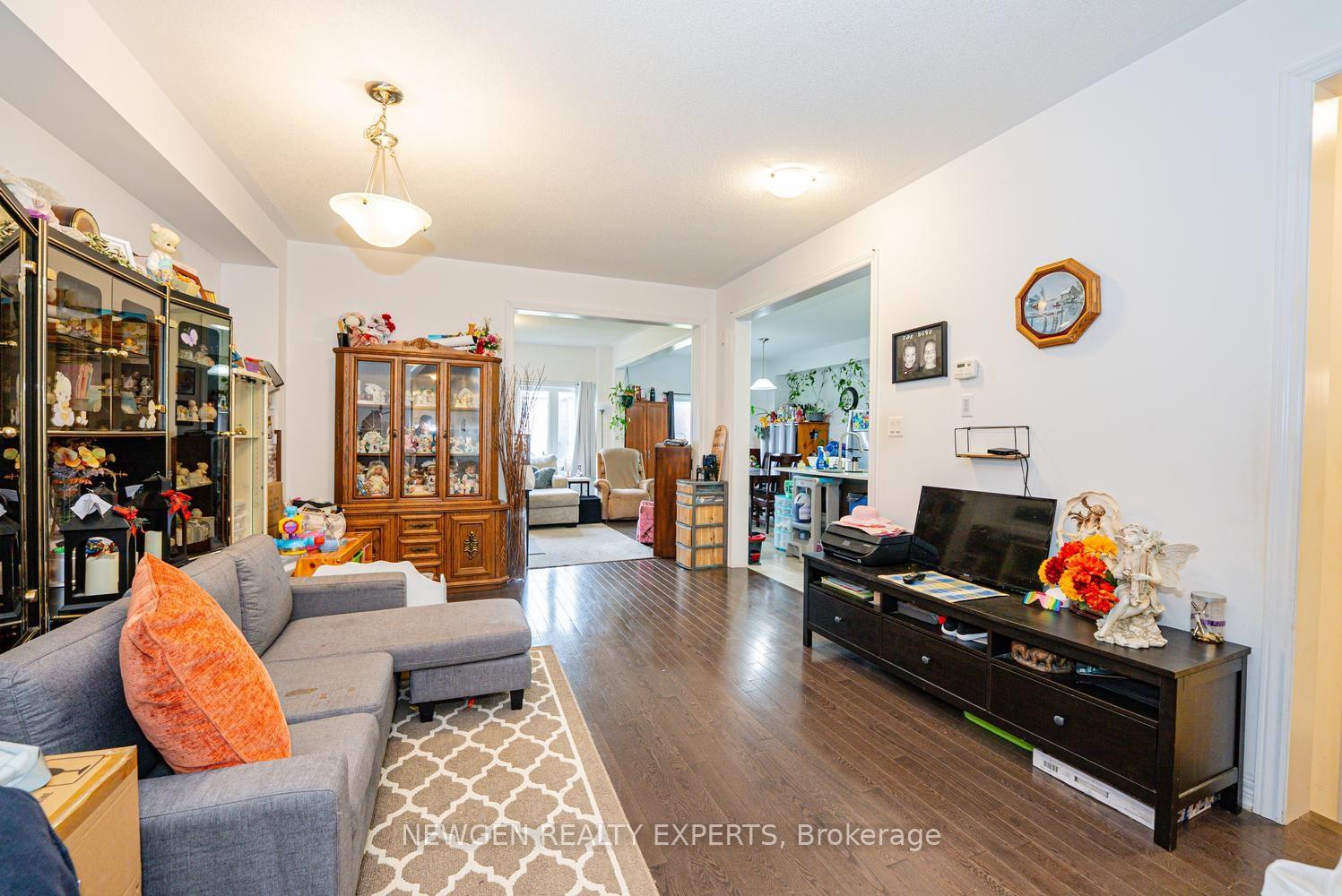 Photo 8 of 335 Ridley Crescent, Southgate — HOMEH