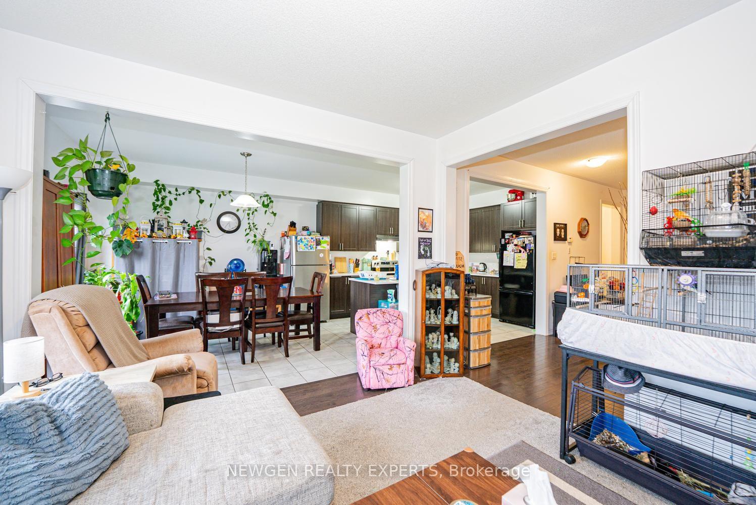 Photo 12 of 335 Ridley Crescent, Southgate — HOMEH