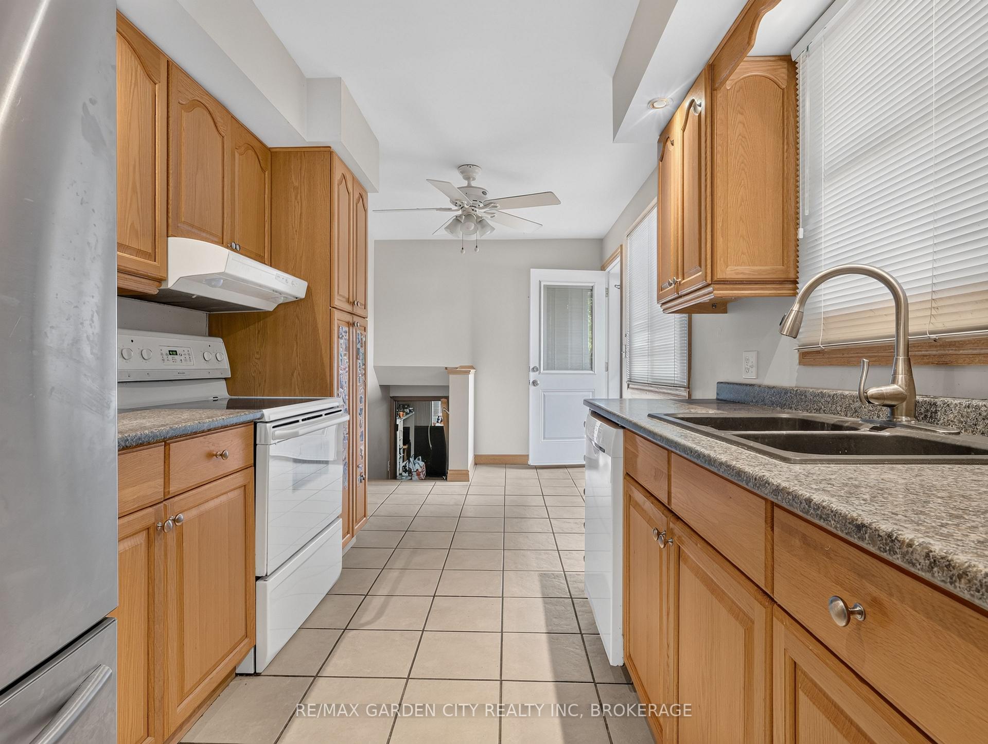 Photo 2 of 19 Black Knight Road, St. Catharines, Lakeport — HOMEH