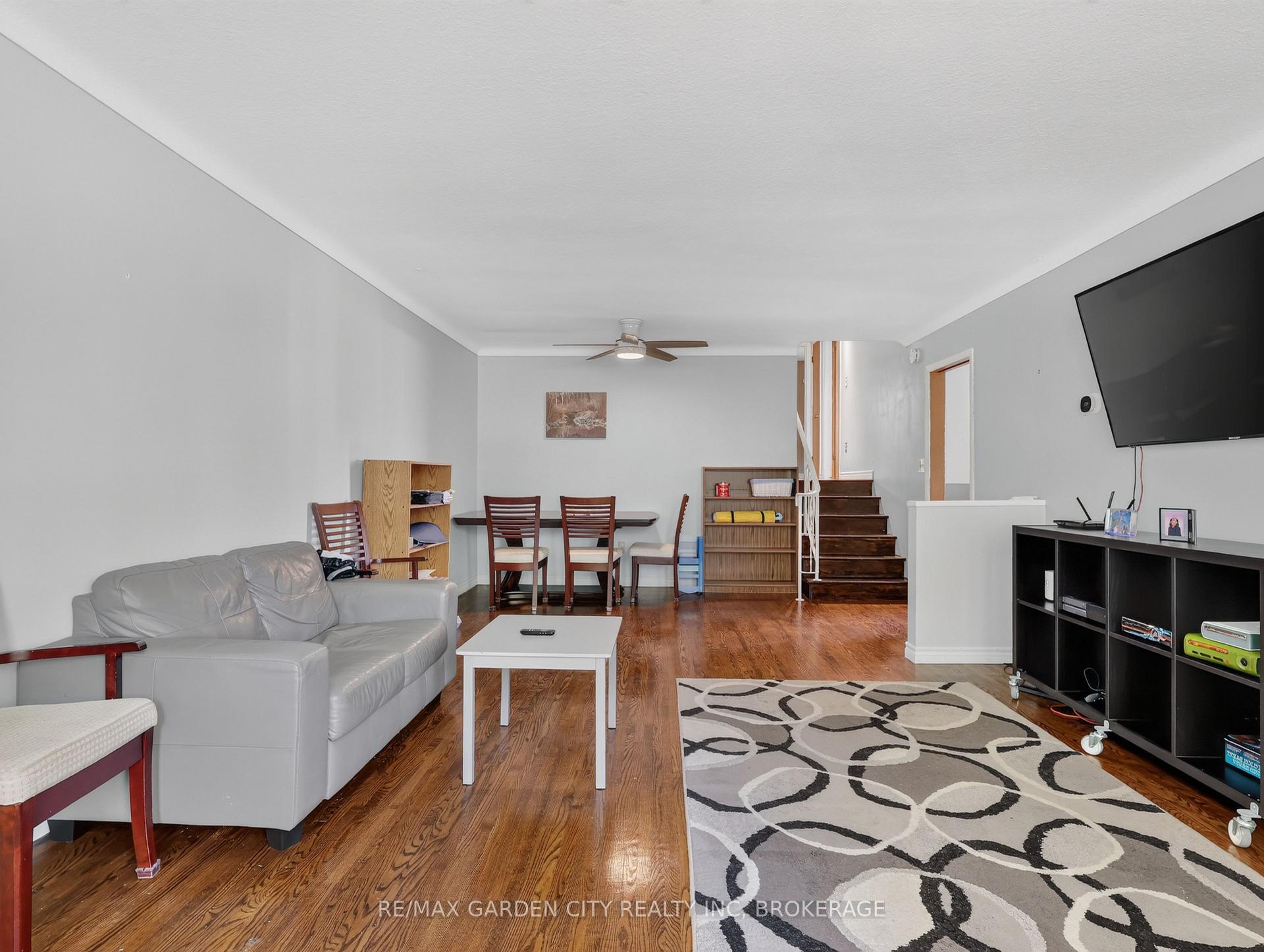Photo 4 of 19 Black Knight Road, St. Catharines, Lakeport — HOMEH
