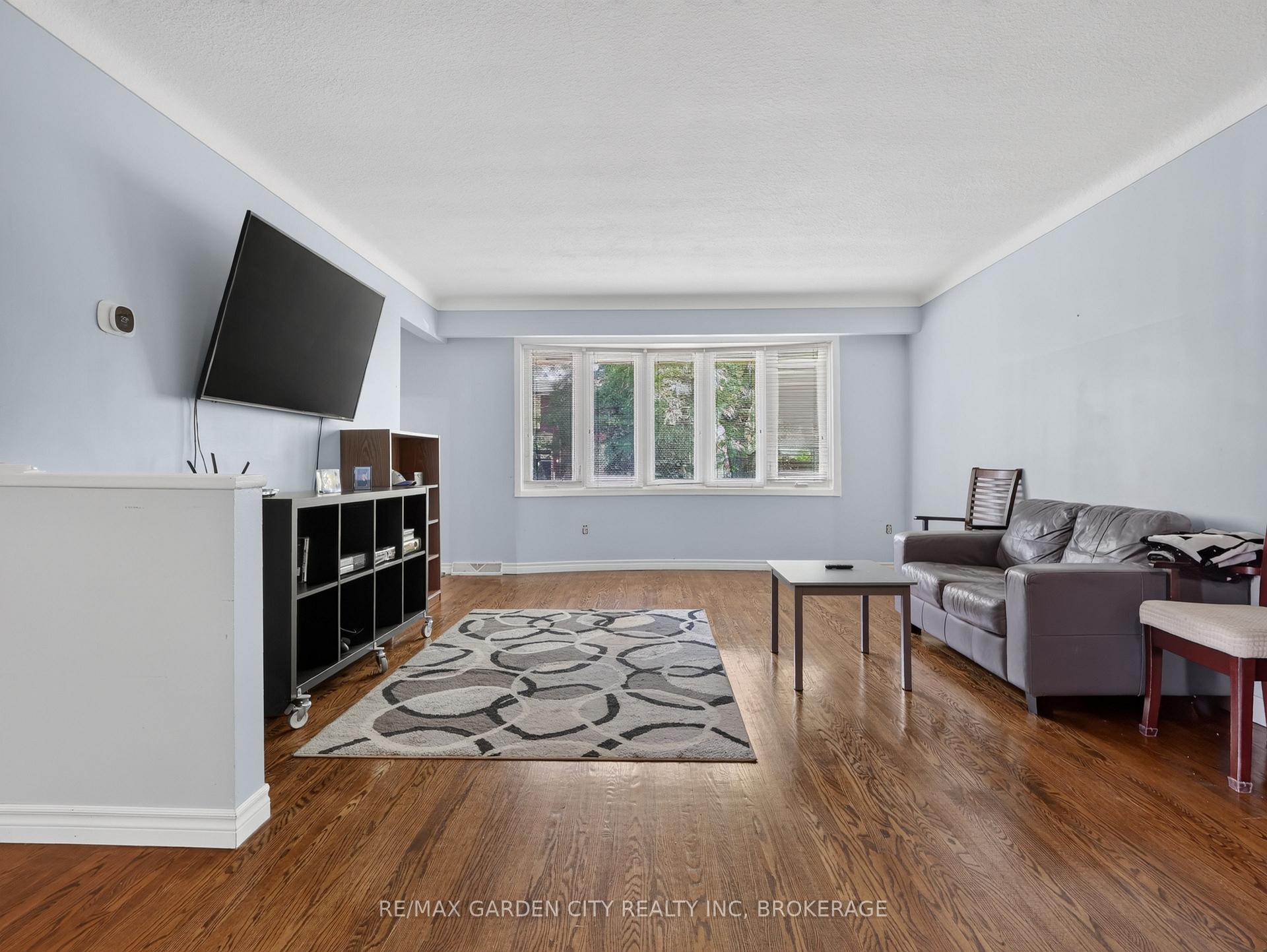 Photo 8 of 19 Black Knight Road, St. Catharines, Lakeport — HOMEH