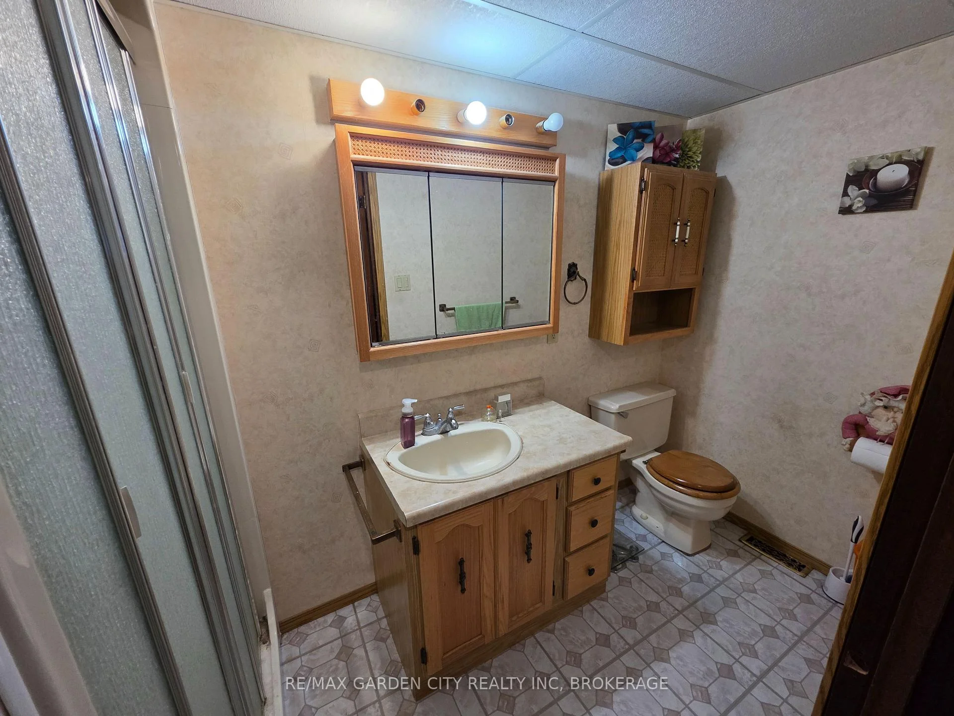 Photo 20 of 19 Black Knight Road, St. Catharines, Lakeport — HOMEH