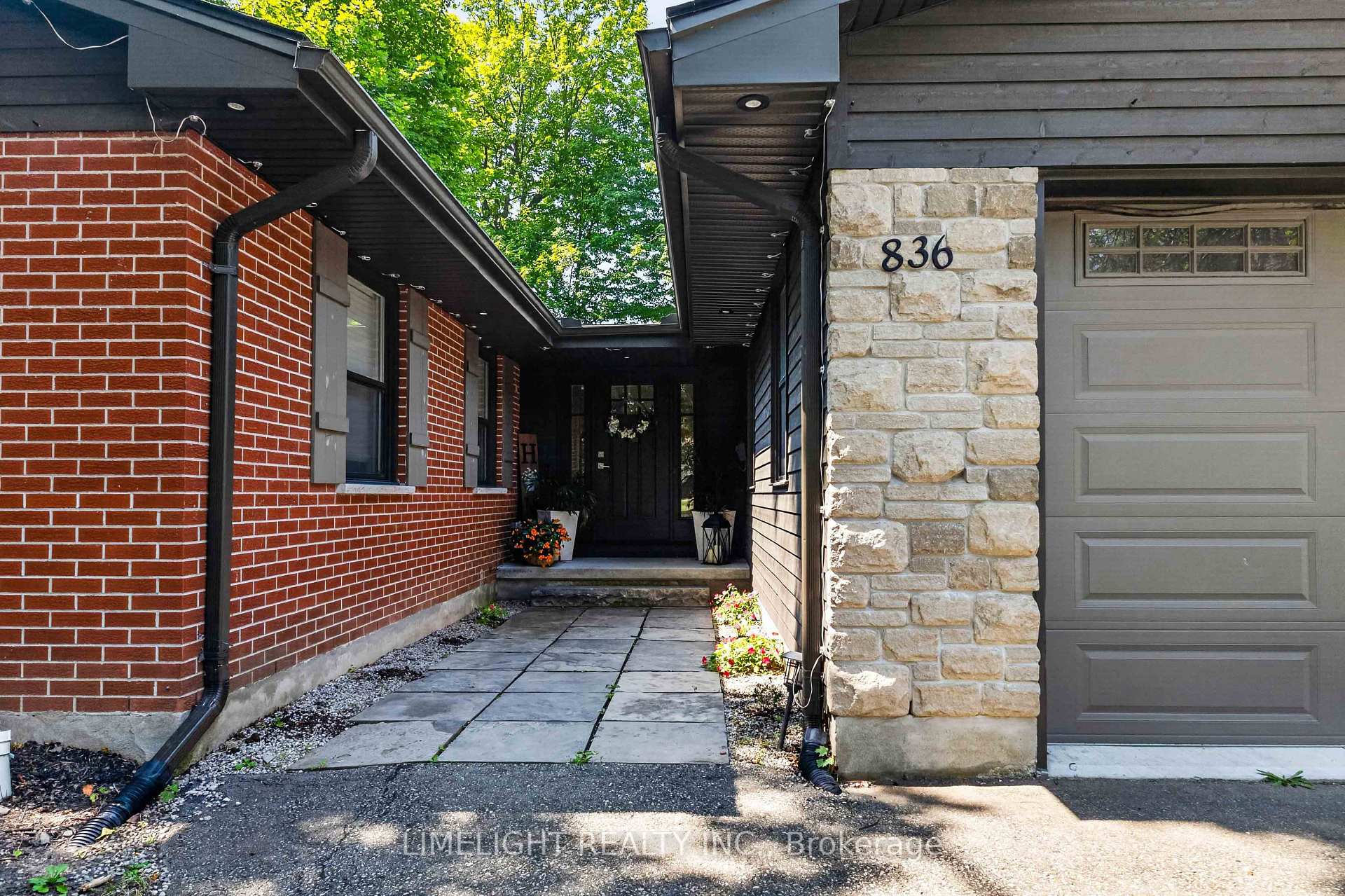 Photo 3 of 836 Manchester Road, London, North L — HOMEH
