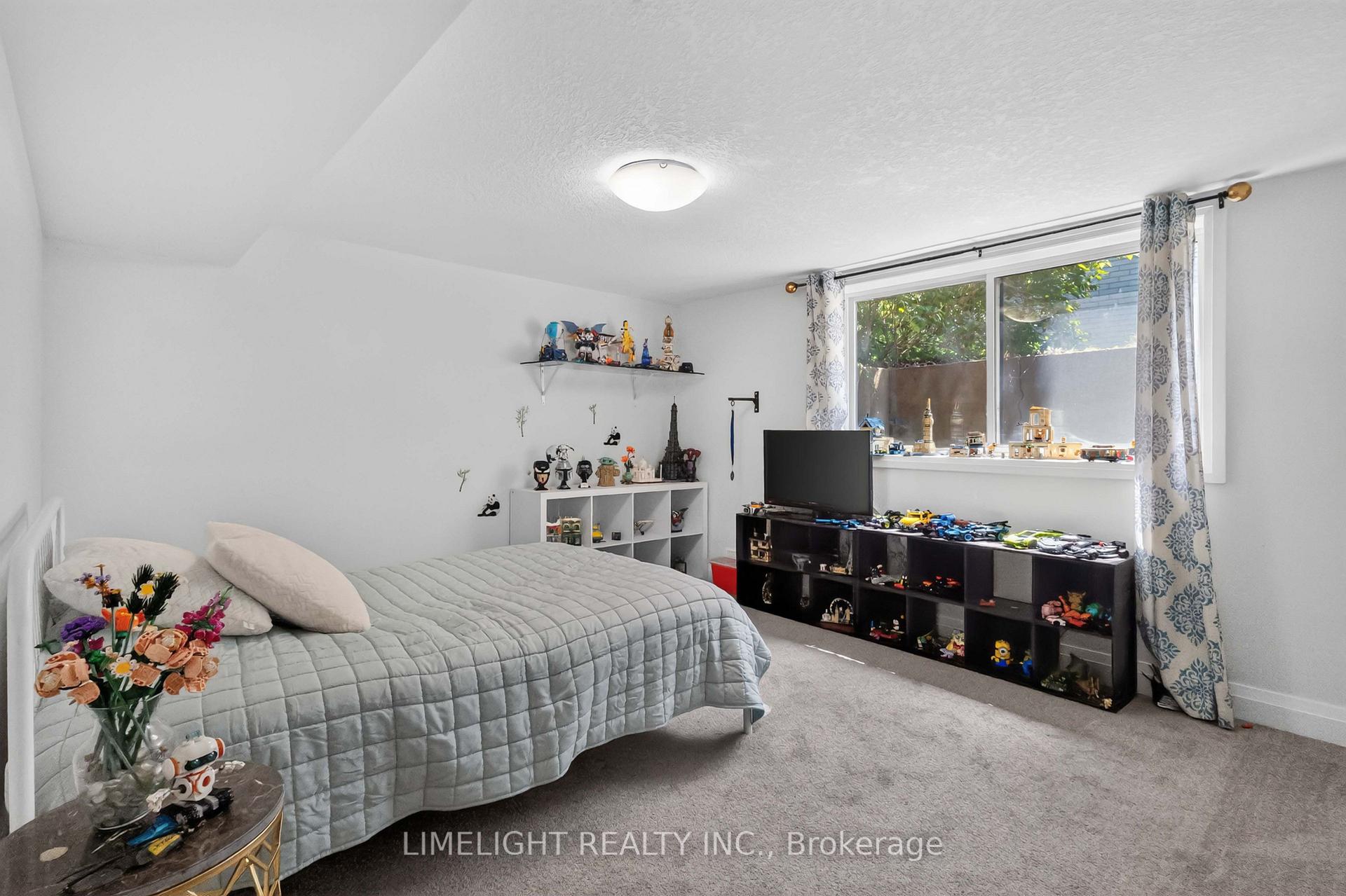 Photo 35 of 836 Manchester Road, London, North L — HOMEH