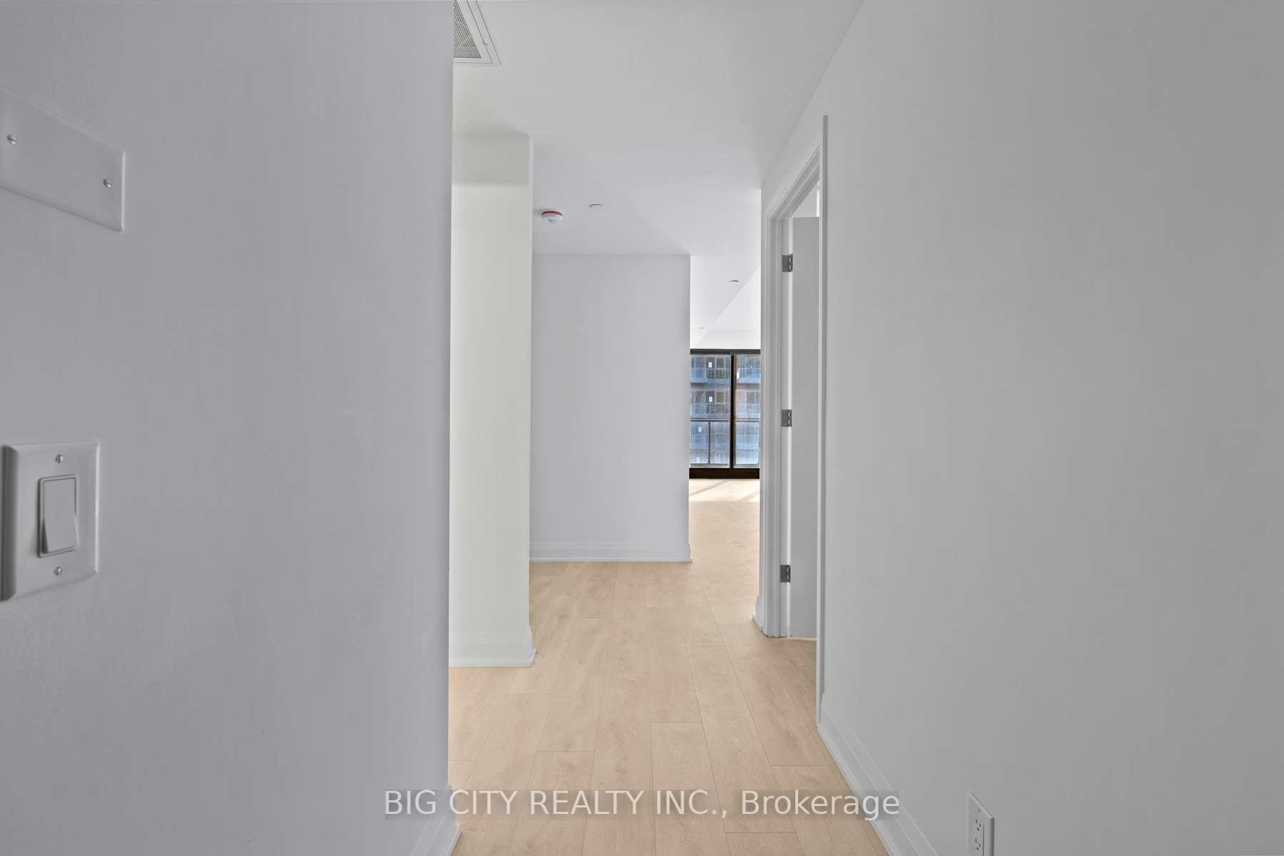 Photo 7 of Unit 1008, 33 Frederick Todd Way, Toronto, Thorncliffe Park — HOMEH