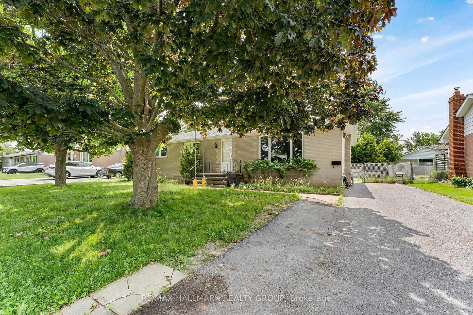 Photo 1 of 75 Briscoe Street, Loyalist, Amherstview — HOMEH