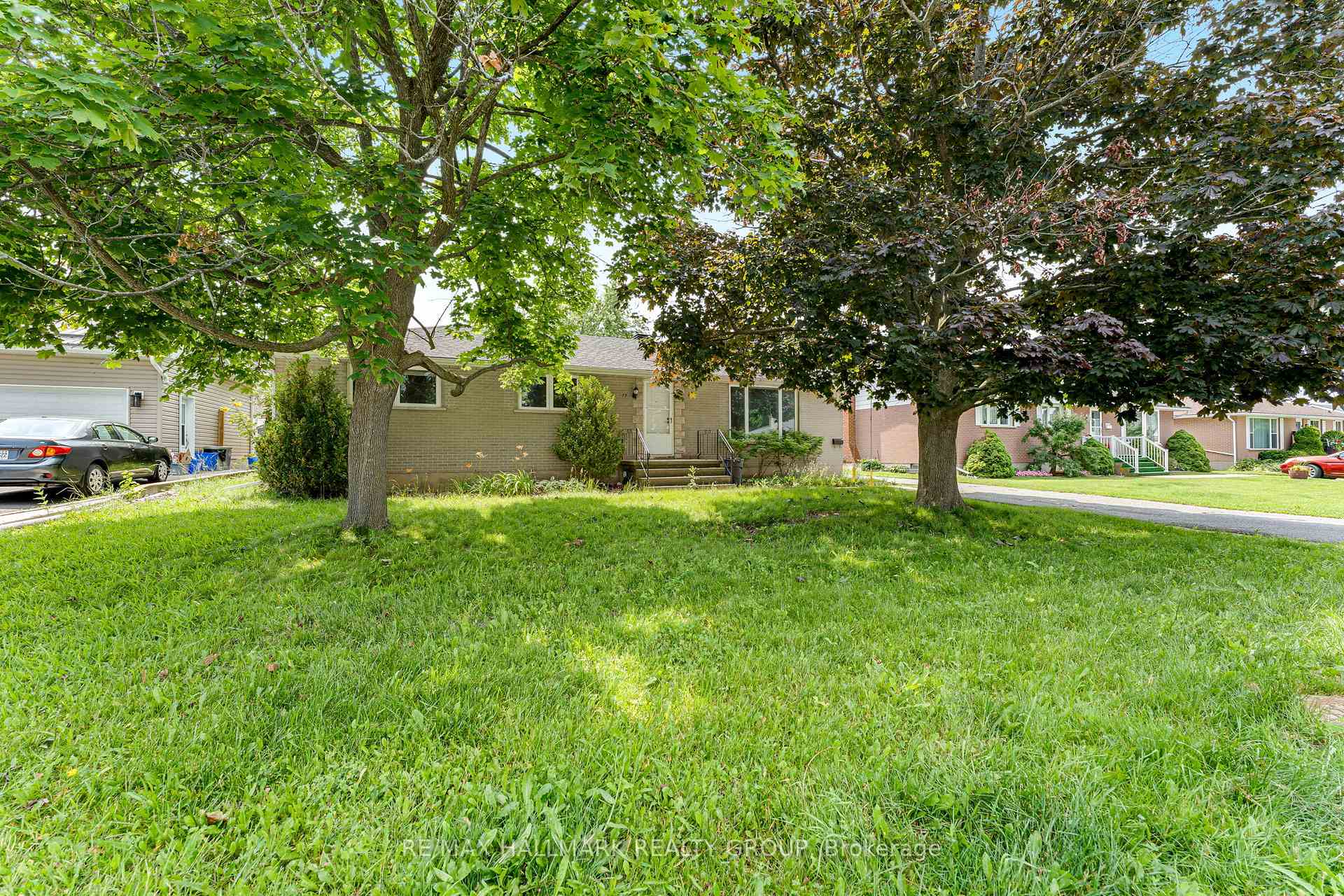 Photo 2 of 75 Briscoe Street, Loyalist, Amherstview — HOMEH