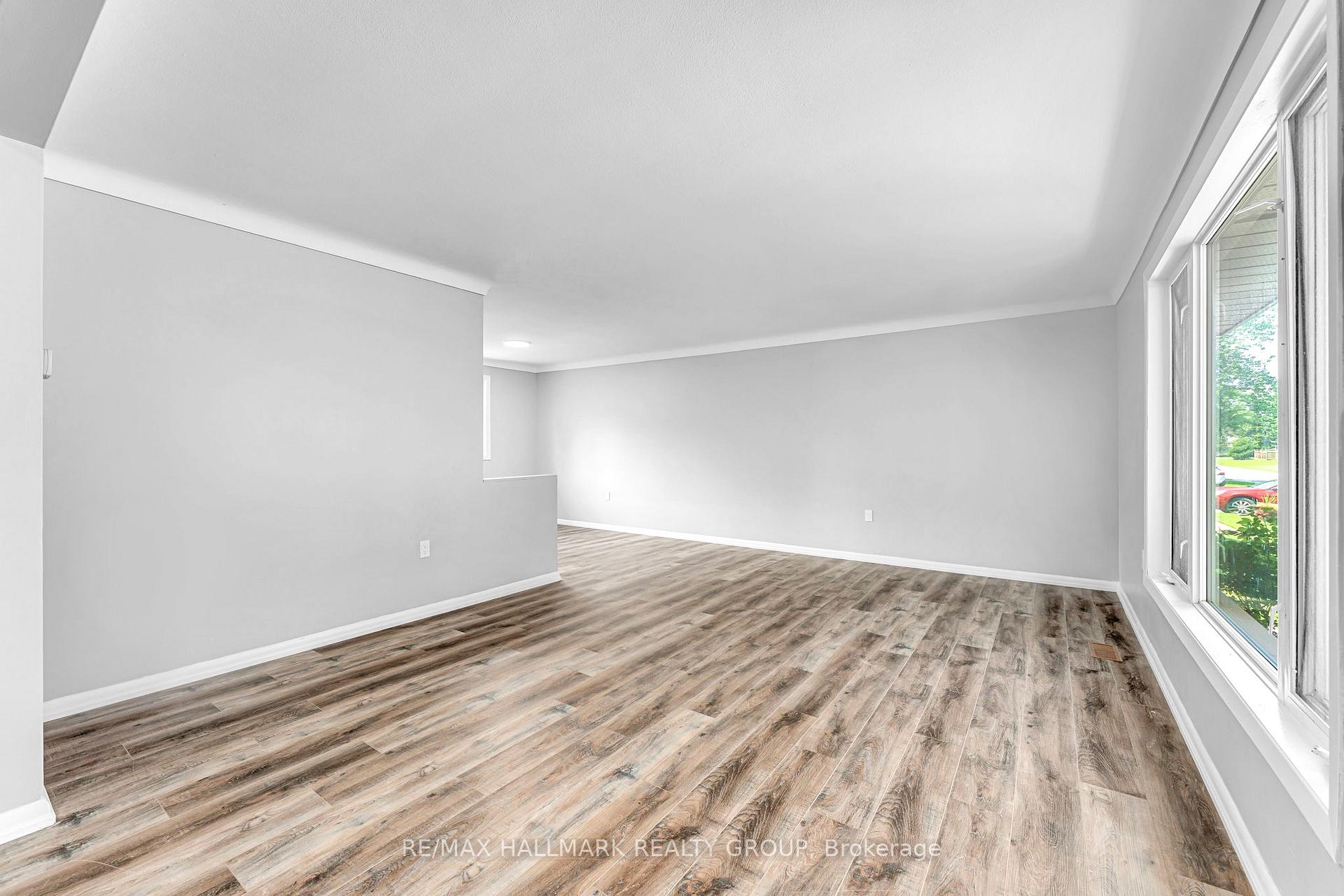 Photo 5 of 75 Briscoe Street, Loyalist, Amherstview — HOMEH