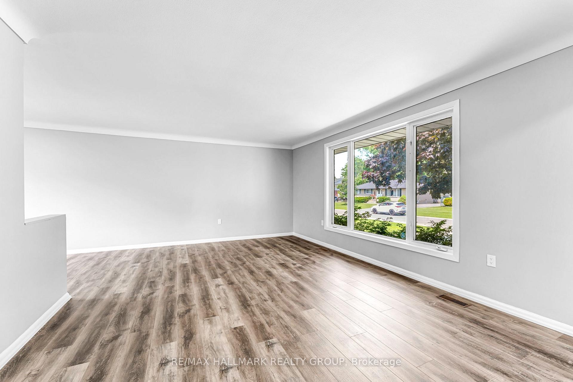 Photo 6 of 75 Briscoe Street, Loyalist, Amherstview — HOMEH