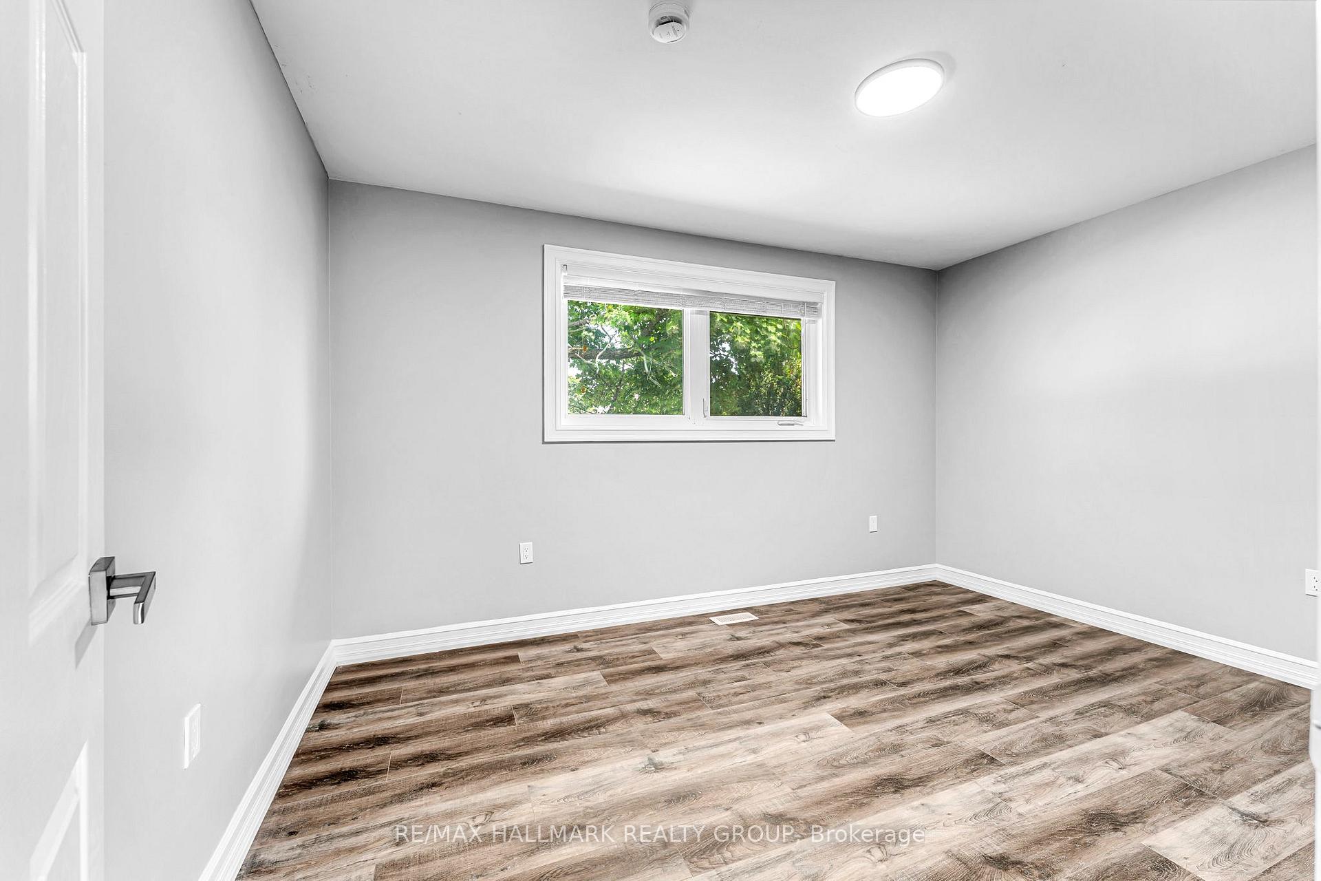 Photo 20 of 75 Briscoe Street, Loyalist, Amherstview — HOMEH