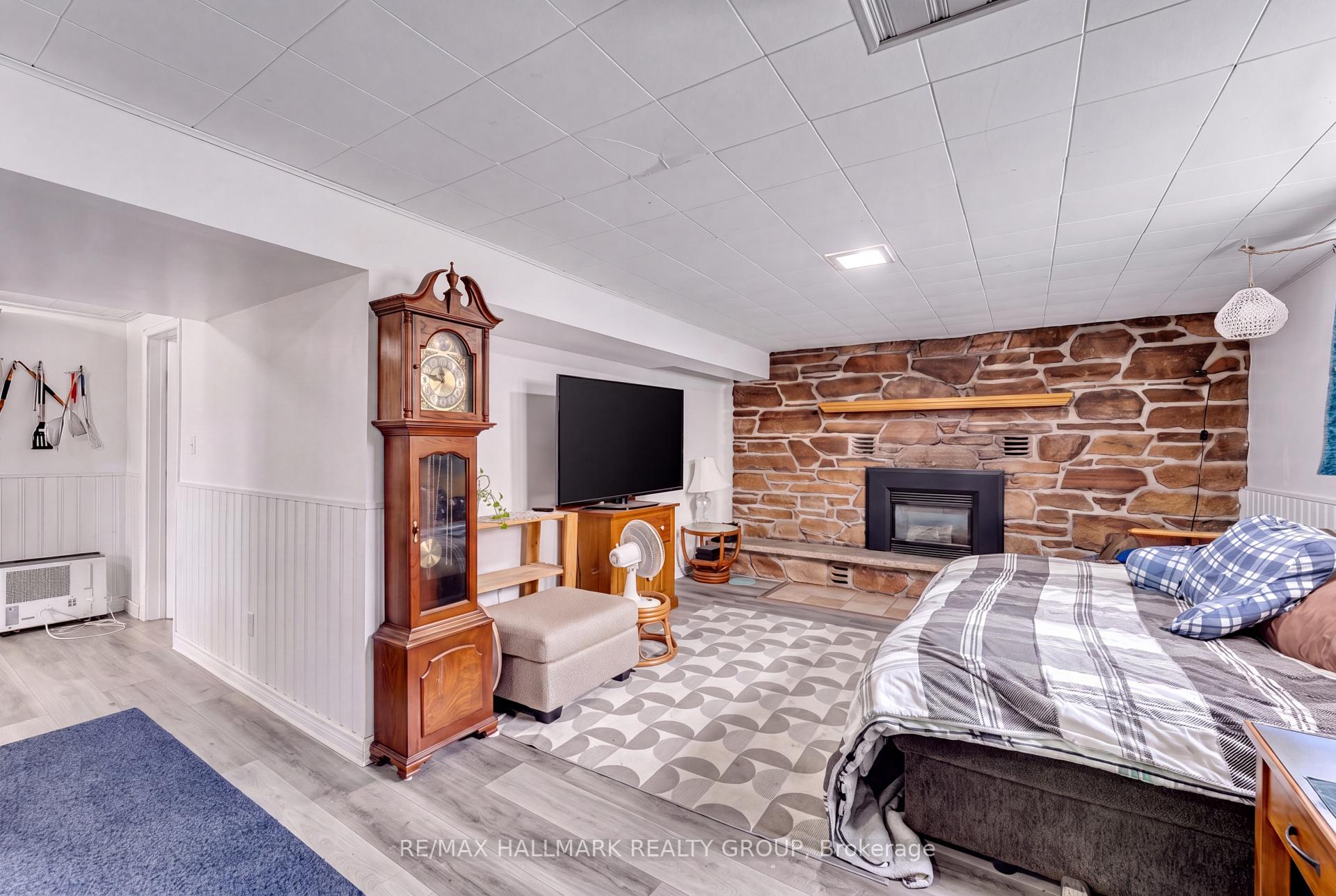 Photo 27 of 75 Briscoe Street, Loyalist, Amherstview — HOMEH