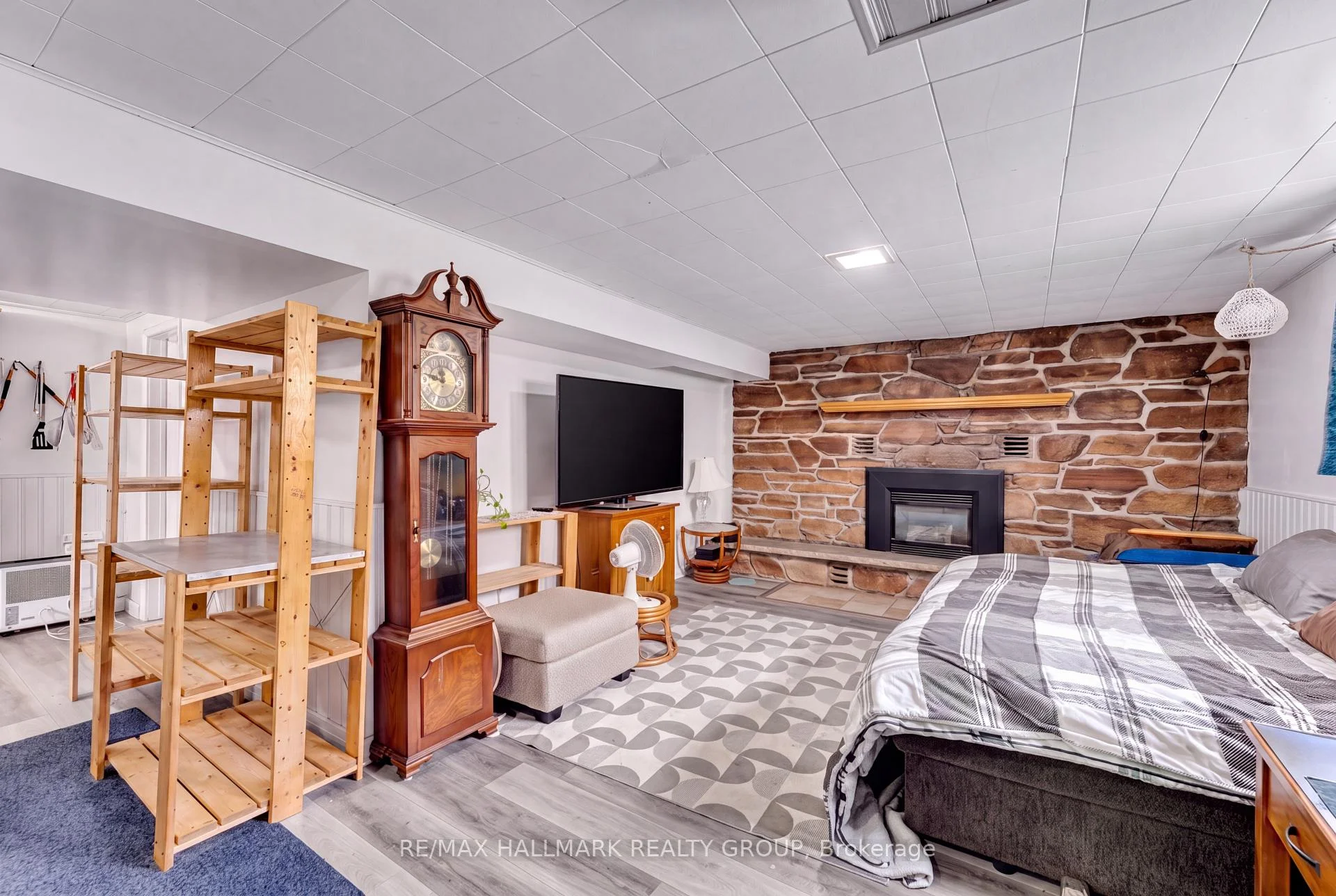 Photo 28 of 75 Briscoe Street, Loyalist, Amherstview — HOMEH