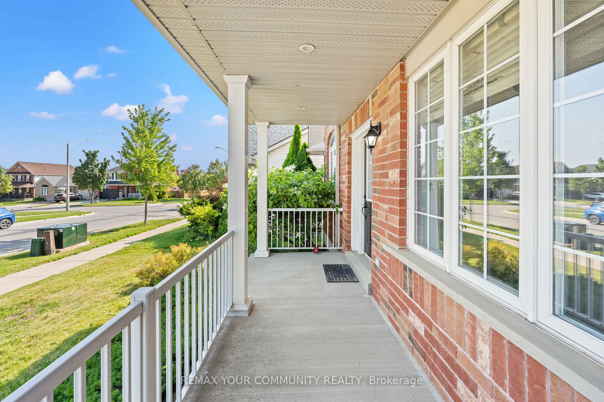 Photo 5 of 53 Brookwood Drive, Barrie, 400 West — HOMEH