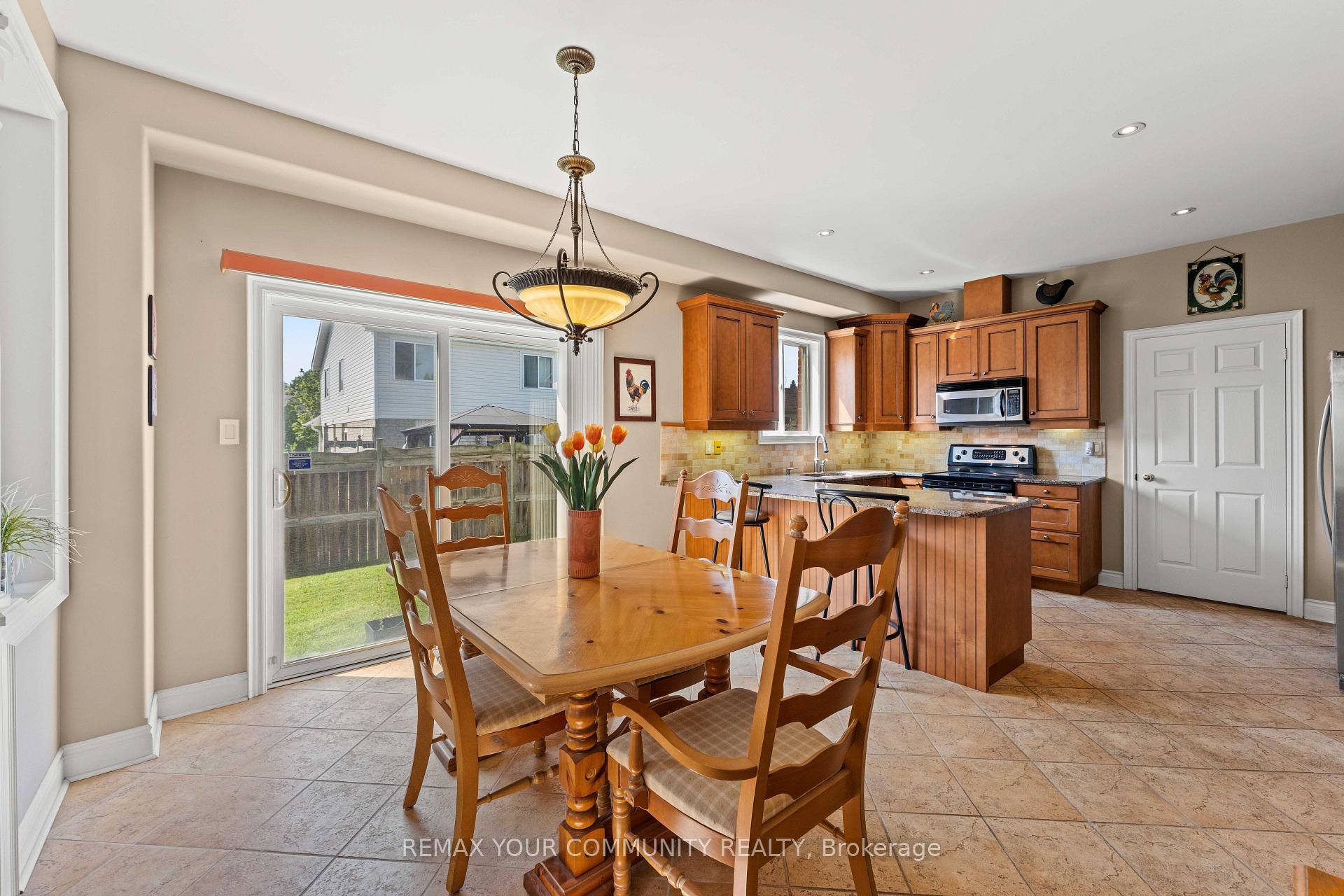 Photo 21 of 53 Brookwood Drive, Barrie, 400 West — HOMEH