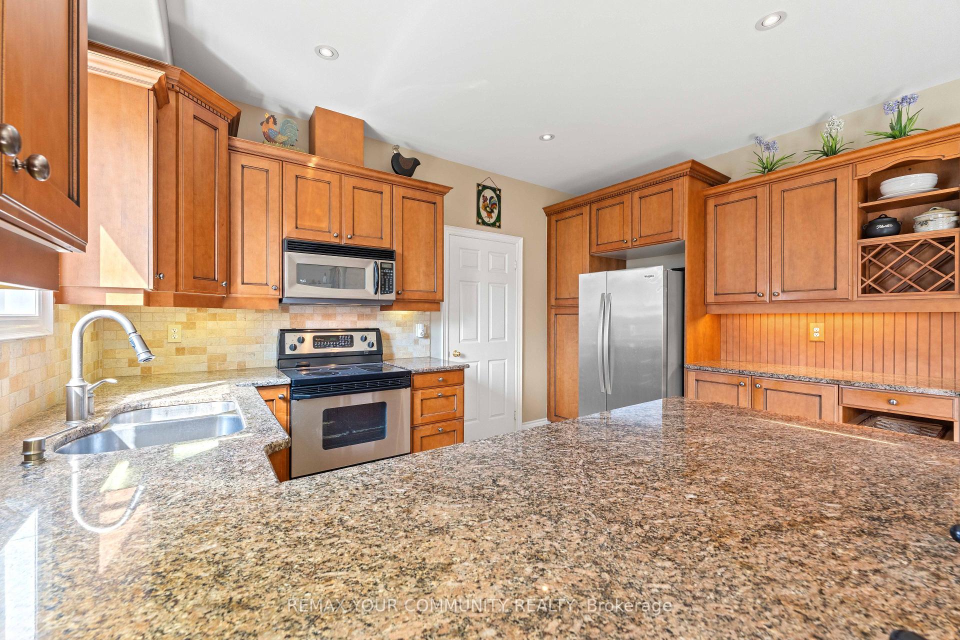 Photo 24 of 53 Brookwood Drive, Barrie, 400 West — HOMEH