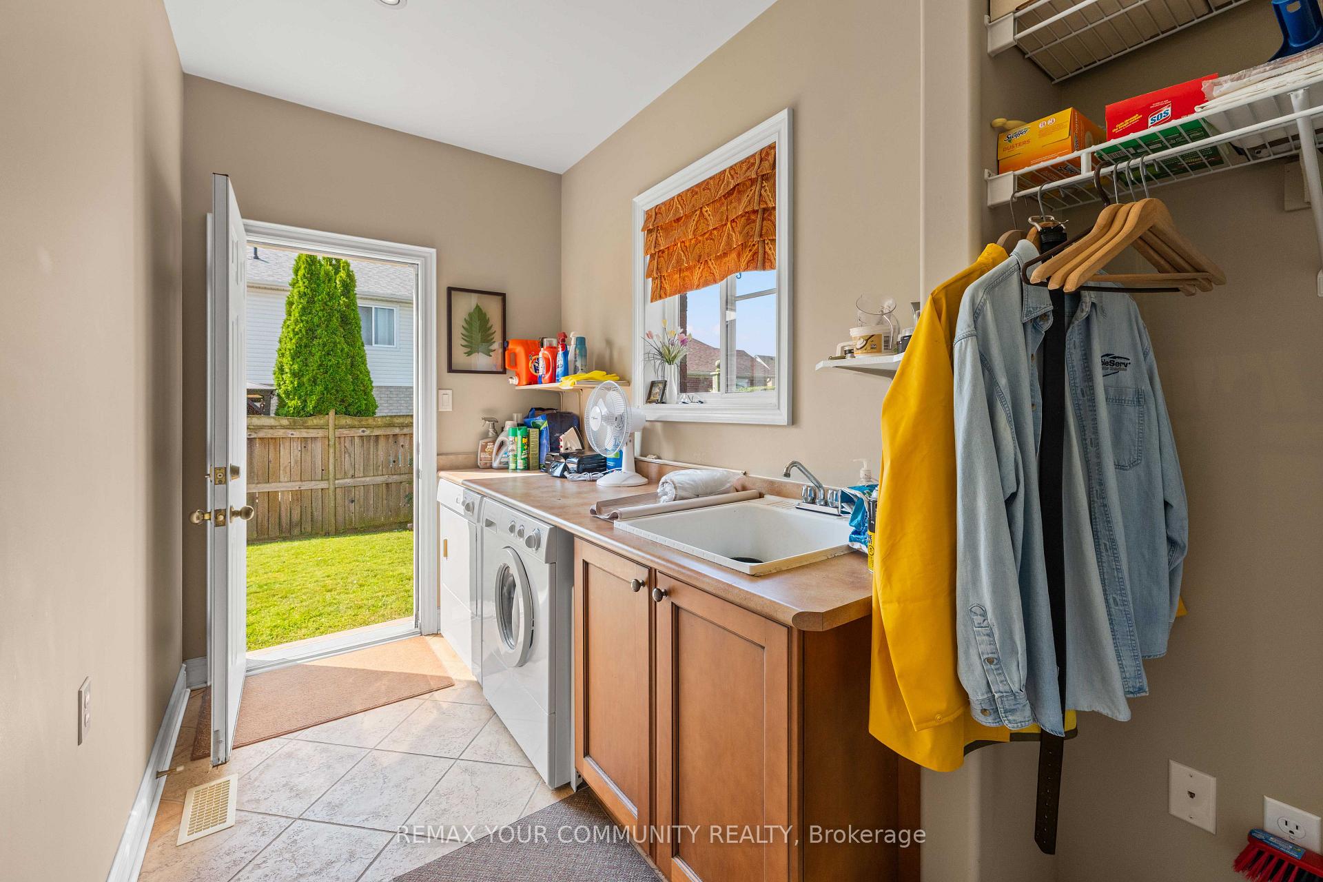Photo 28 of 53 Brookwood Drive, Barrie, 400 West — HOMEH