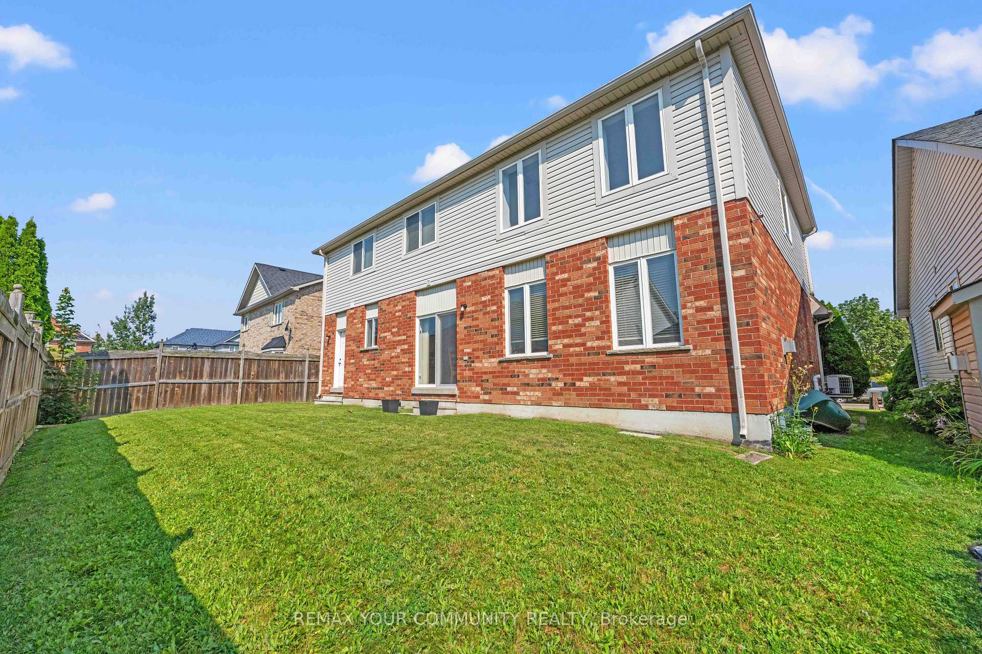 Photo 41 of 53 Brookwood Drive, Barrie, 400 West — HOMEH