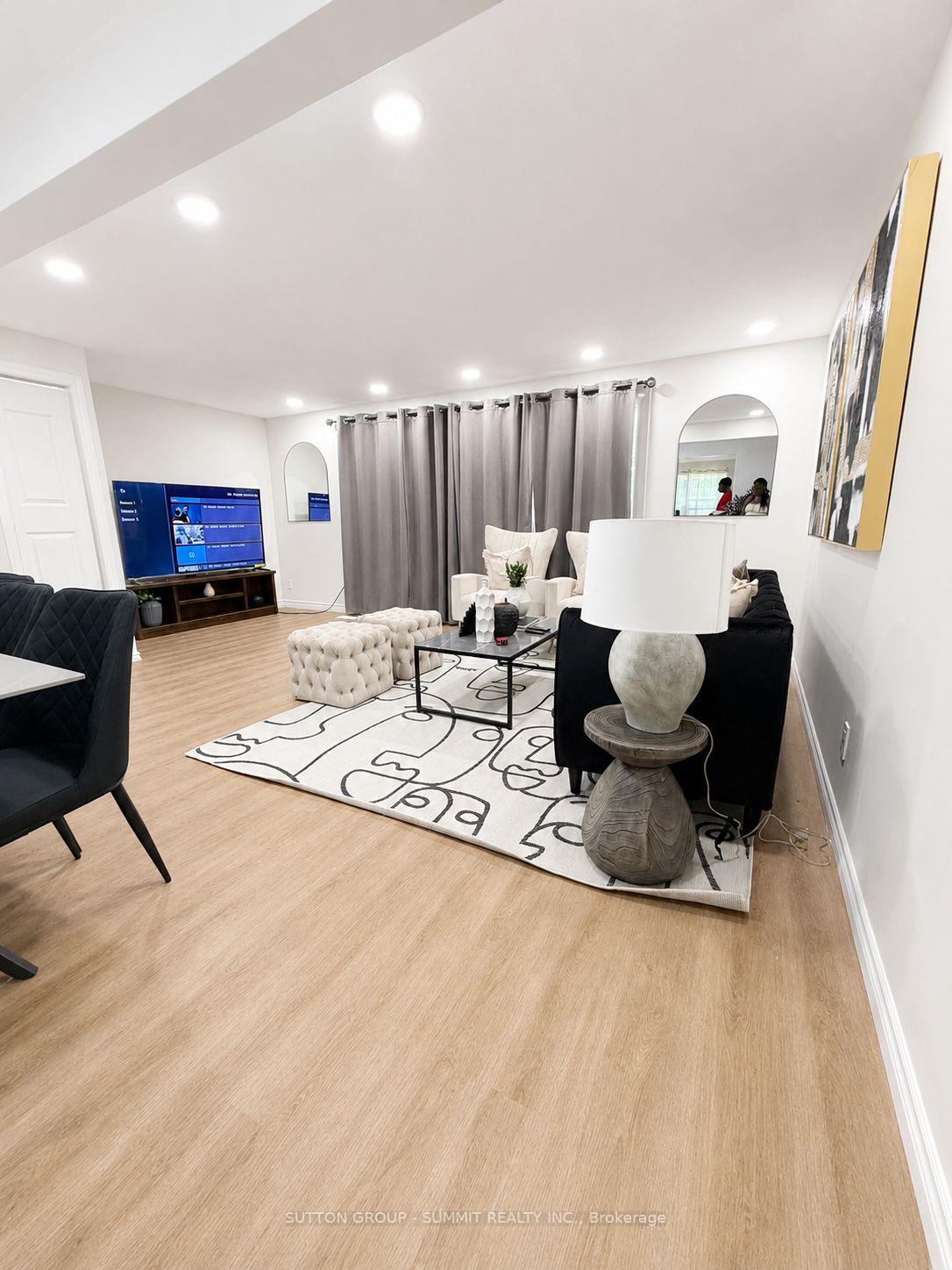 Photo 12 of 433a Dunvegan Drive, Waterloo, Lincoln Village — HOMEH
