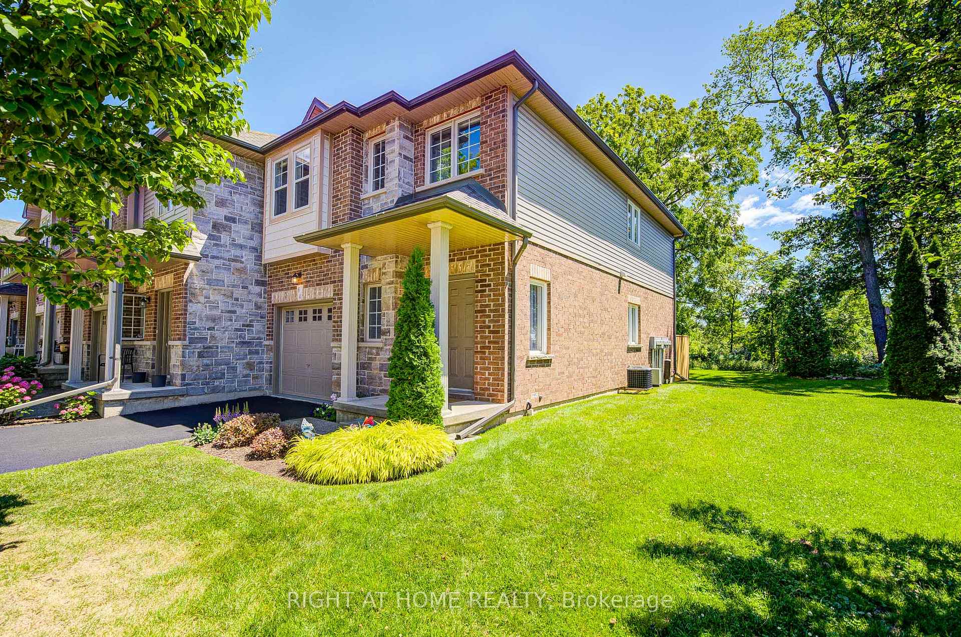 Photo 2 of Unit 64, 64 Myers Lane, Hamilton, Ancaster — HOMEH