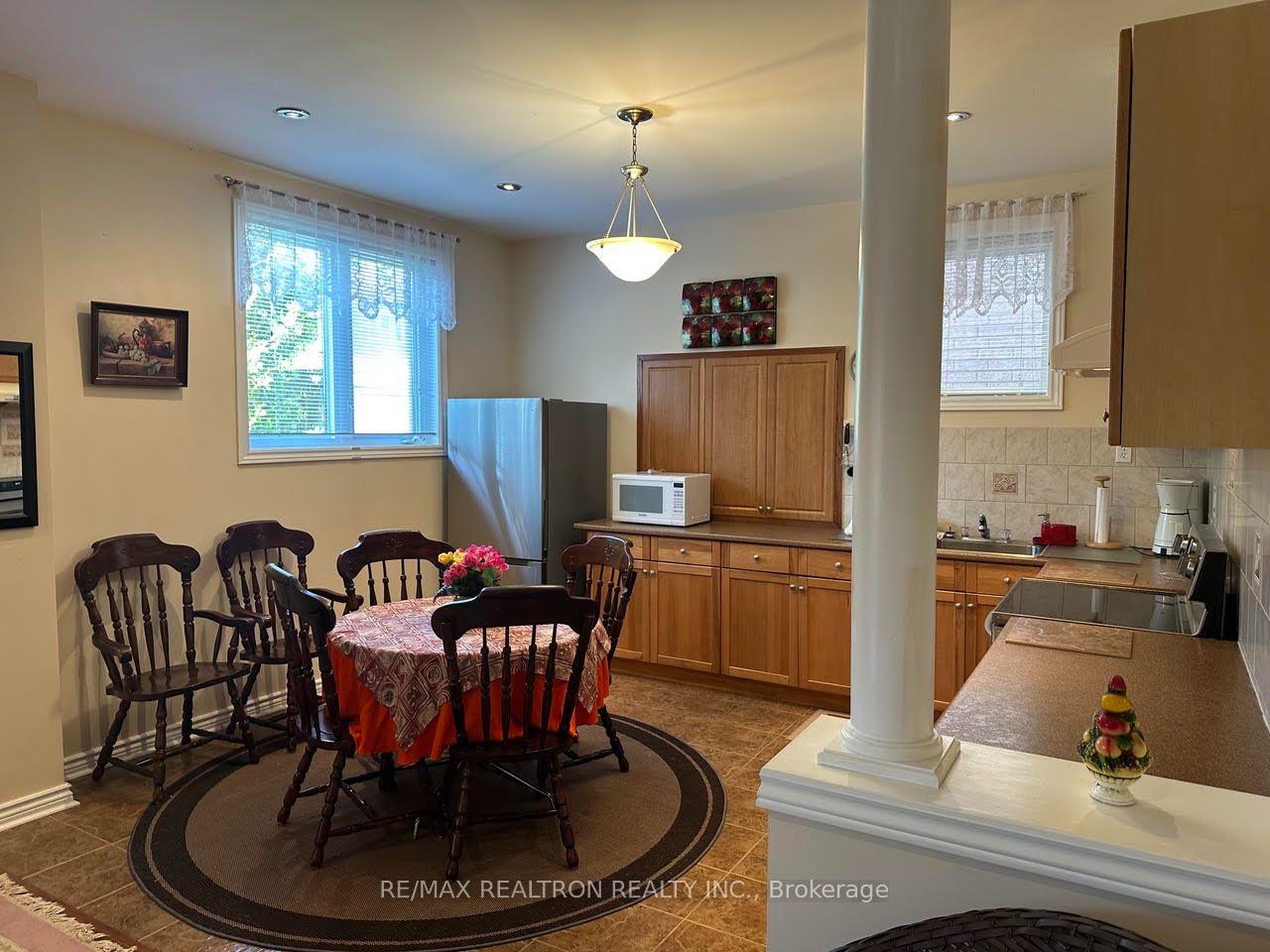 Photo 3 of Unit Basement, 95 Ames Crescent, Aurora, Bayview Northeast — HOMEH