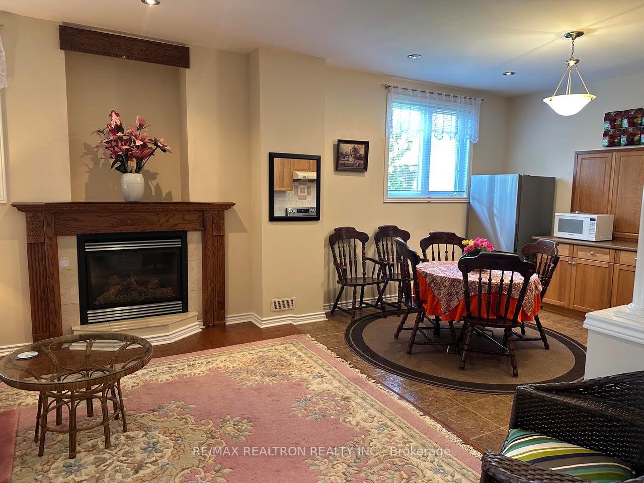 Photo 4 of Unit Basement, 95 Ames Crescent, Aurora, Bayview Northeast — HOMEH