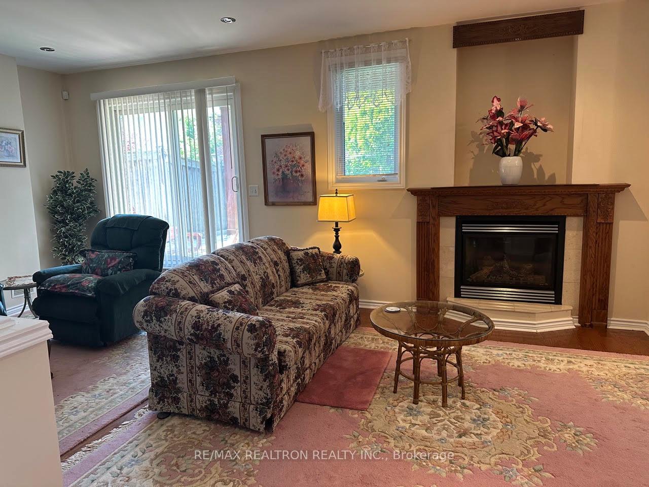 Photo 5 of Unit Basement, 95 Ames Crescent, Aurora, Bayview Northeast — HOMEH