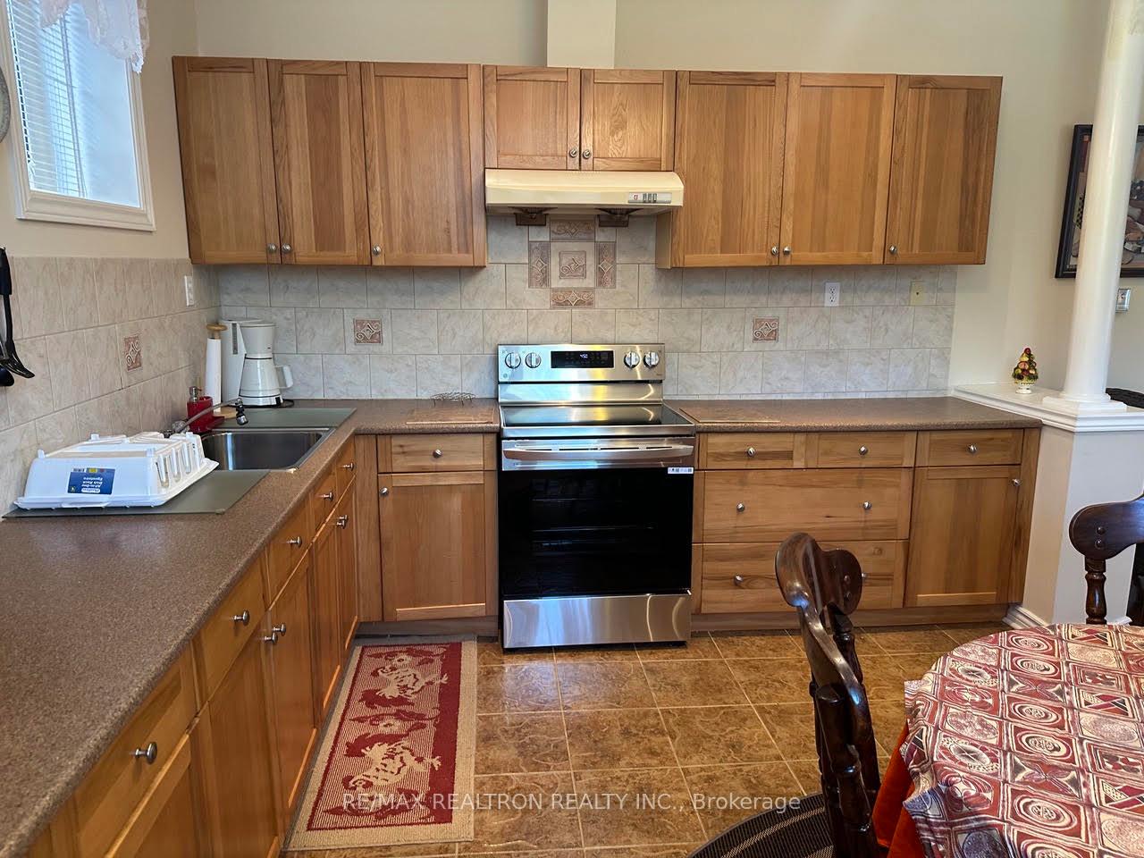Photo 9 of Unit Basement, 95 Ames Crescent, Aurora, Bayview Northeast — HOMEH