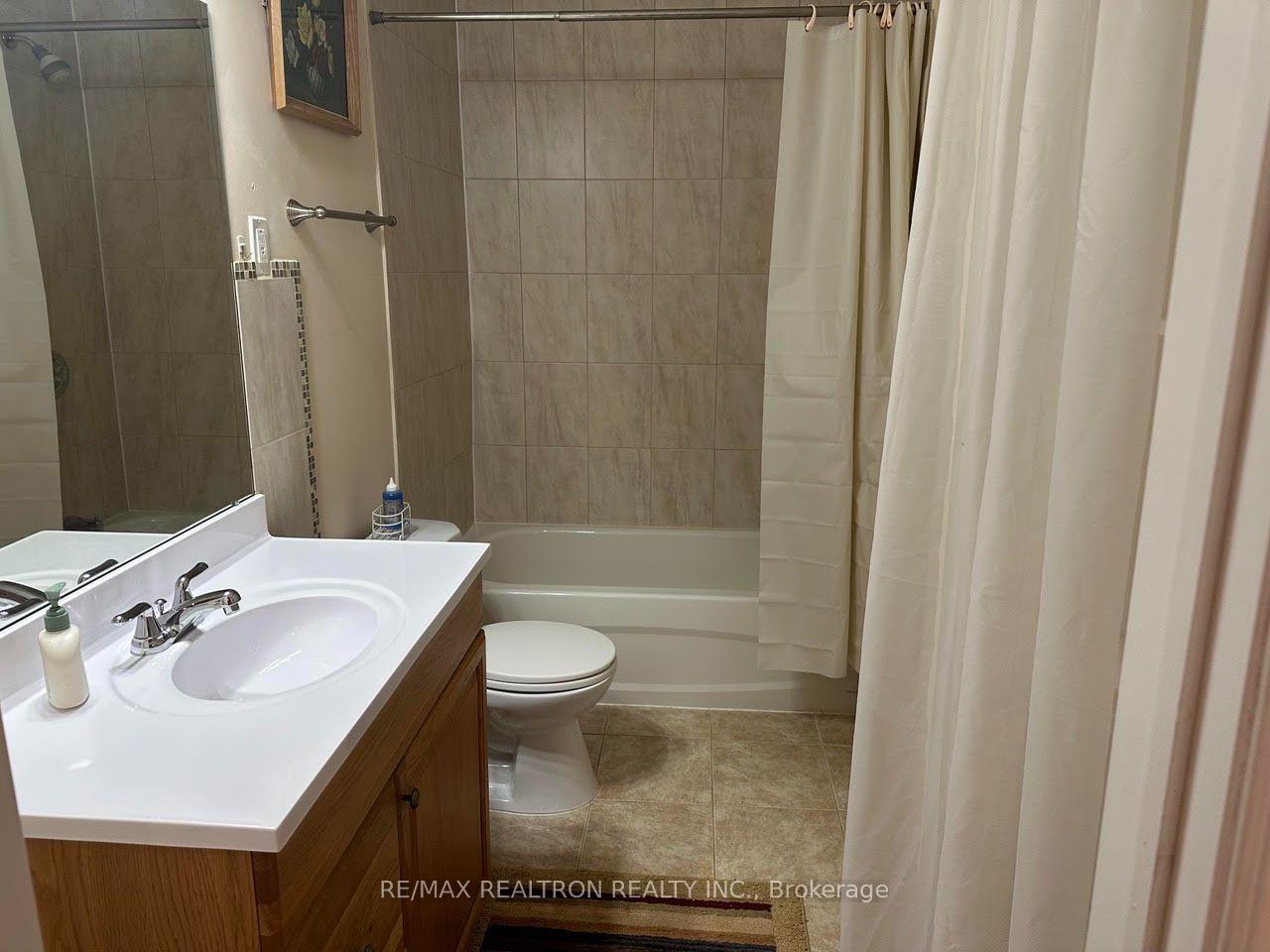 Photo 16 of Unit Basement, 95 Ames Crescent, Aurora, Bayview Northeast — HOMEH