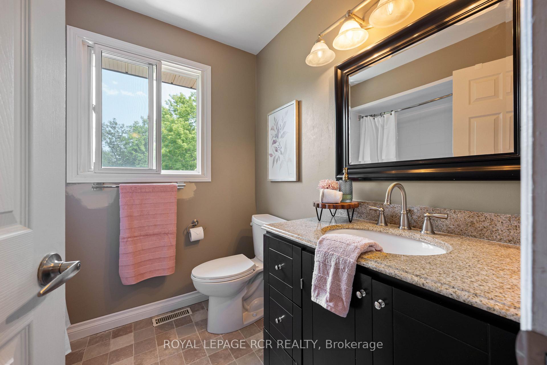 Photo 43 of 113 Meadow Drive, Orangeville — HOMEH
