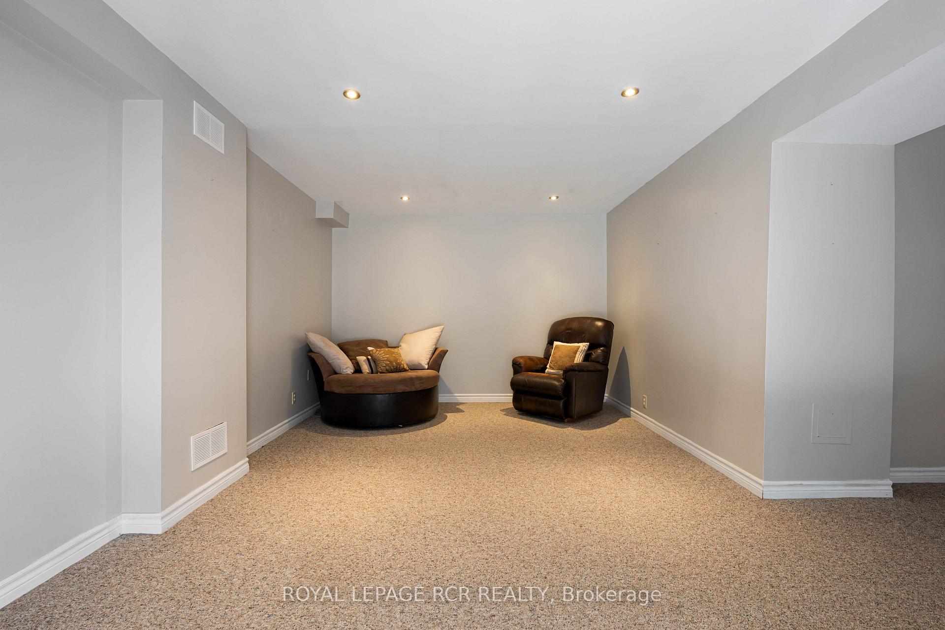 Photo 53 of 113 Meadow Drive, Orangeville — HOMEH