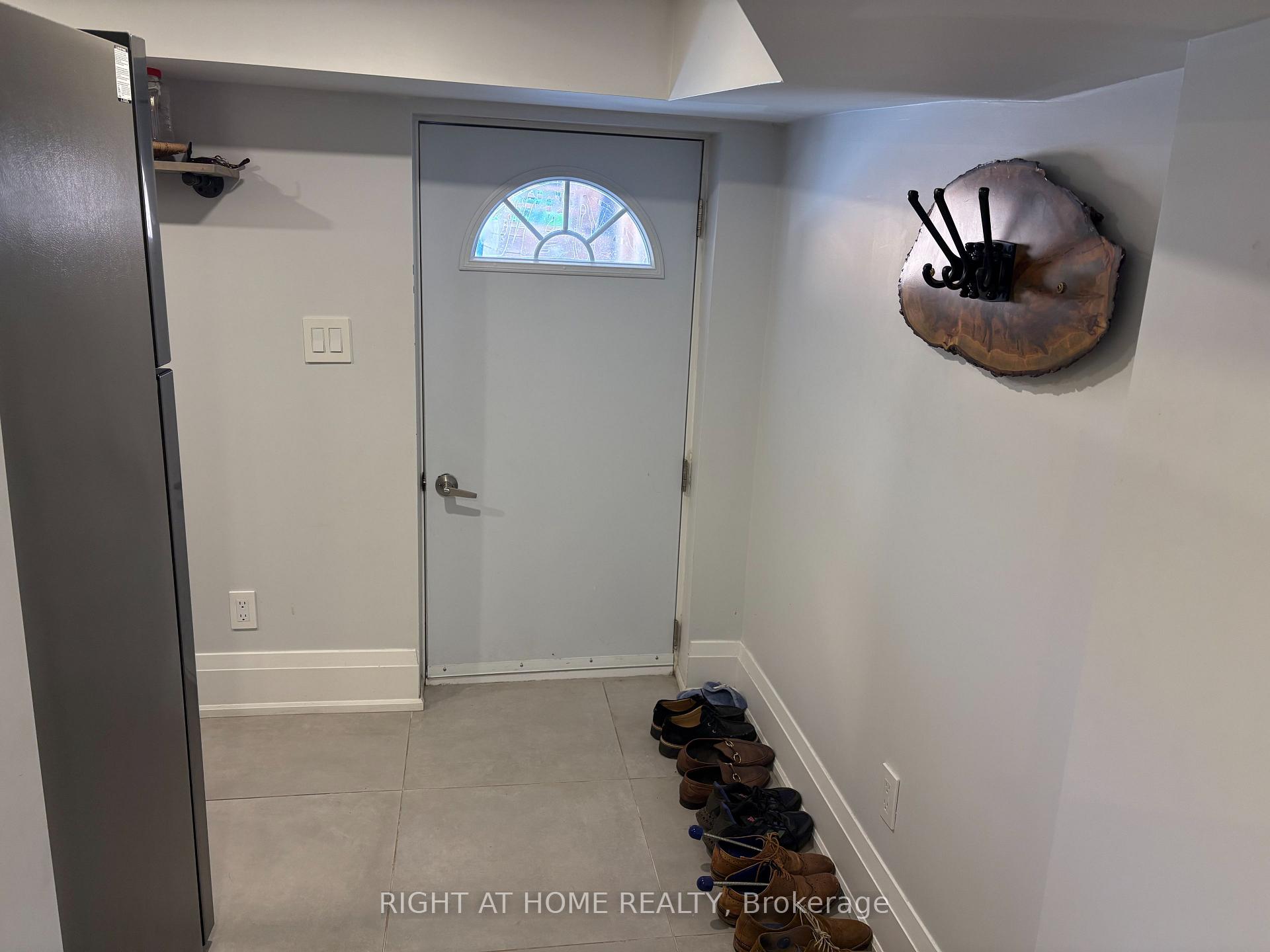 Photo 3 of Unit Lower, 39 Amherst Avenue, Toronto, Oakwood Village — HOMEH