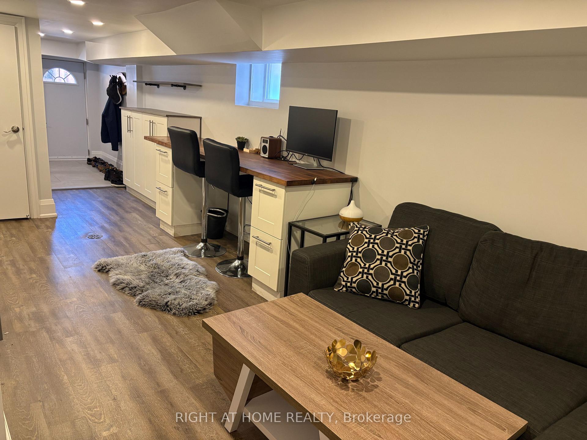 Photo 4 of Unit Lower, 39 Amherst Avenue, Toronto, Oakwood Village — HOMEH