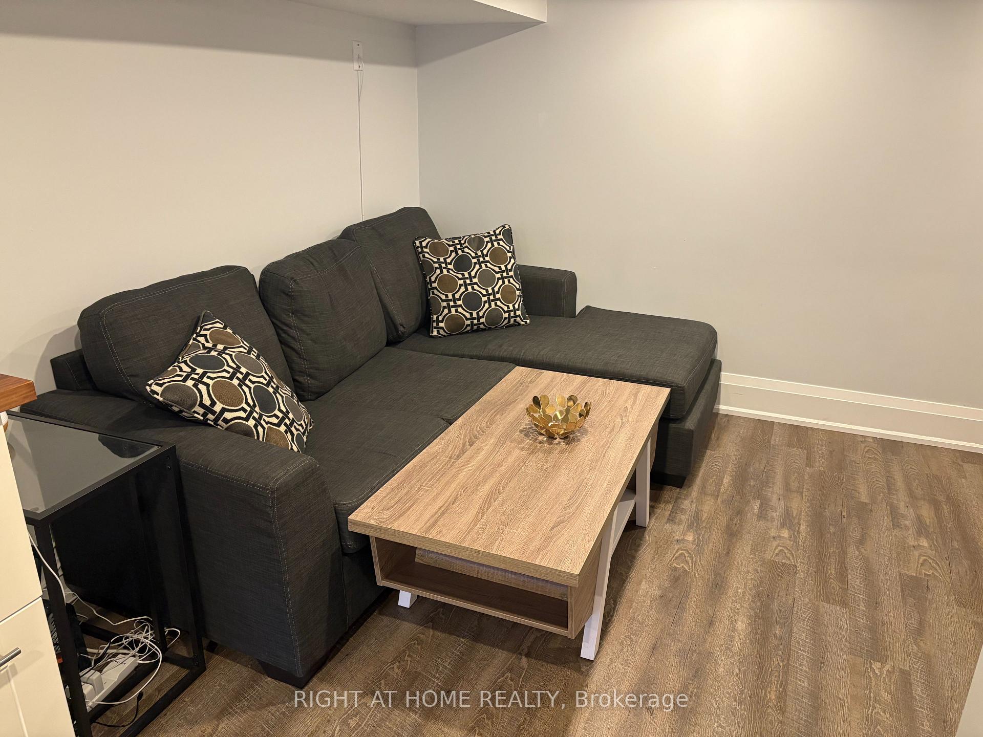 Photo 8 of Unit Lower, 39 Amherst Avenue, Toronto, Oakwood Village — HOMEH