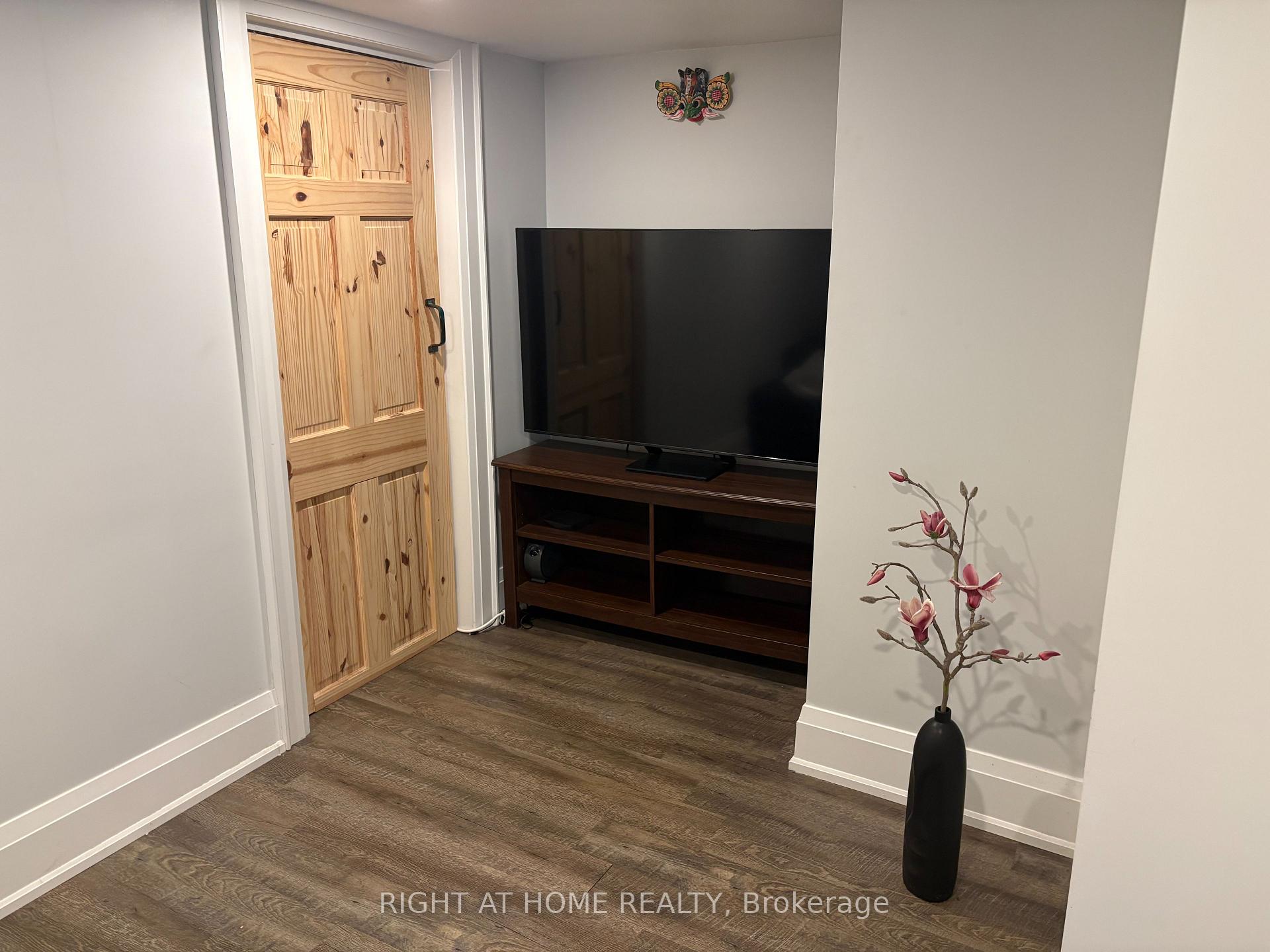 Photo 9 of Unit Lower, 39 Amherst Avenue, Toronto, Oakwood Village — HOMEH
