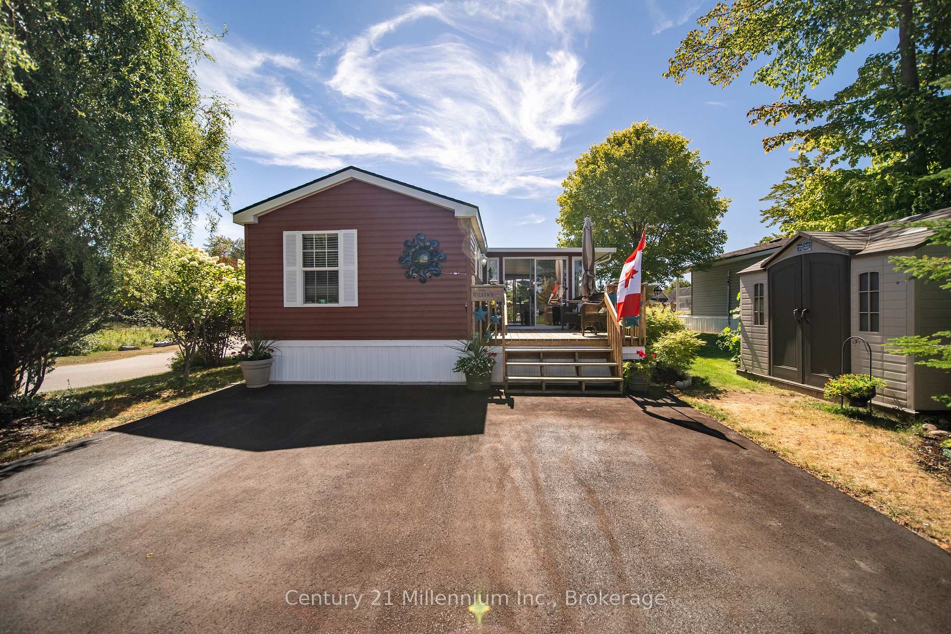 Photo 2 of 19 White Pines Trail, Wasaga Beach — HOMEH