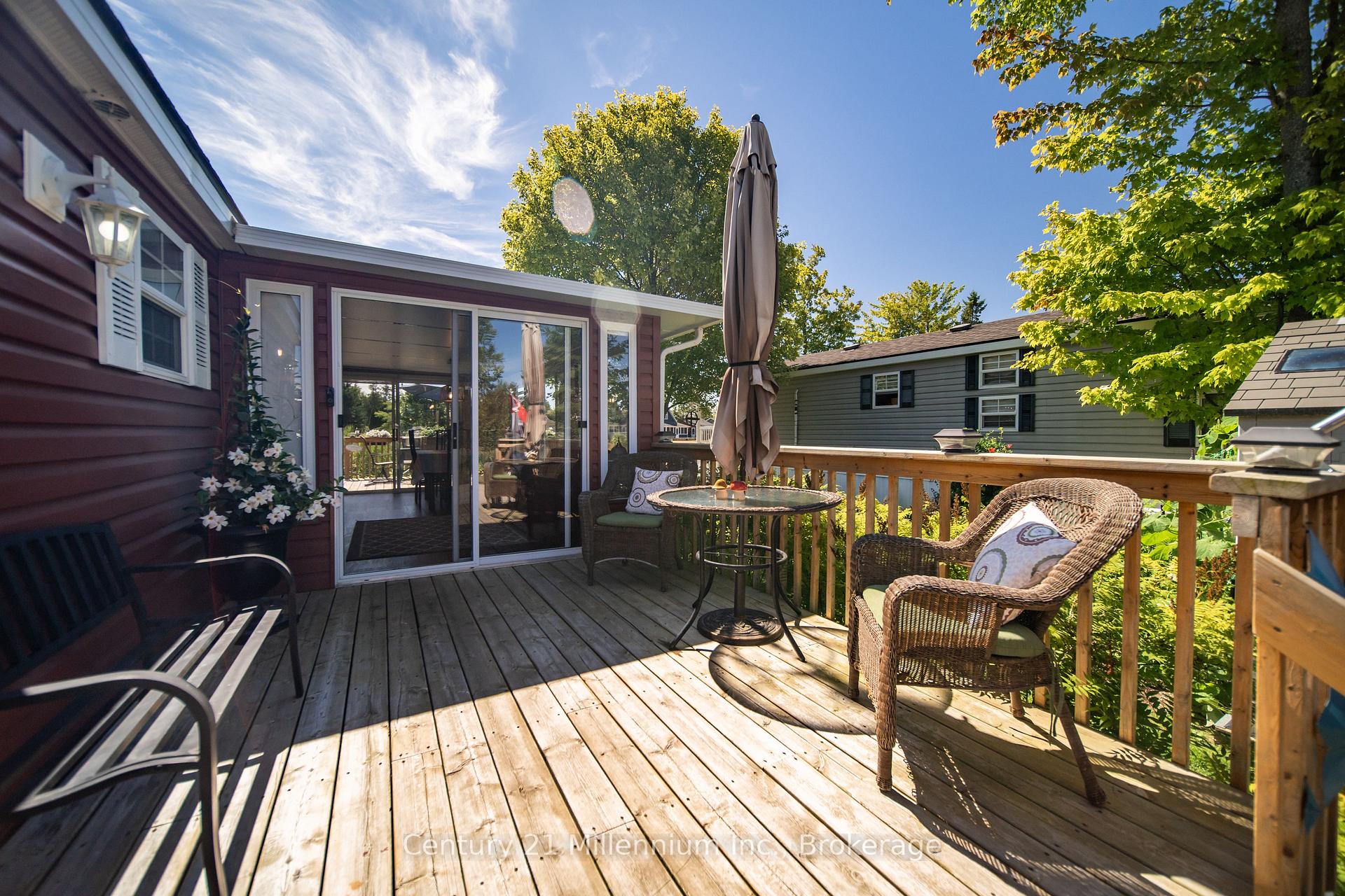 Photo 4 of 19 White Pines Trail, Wasaga Beach — HOMEH