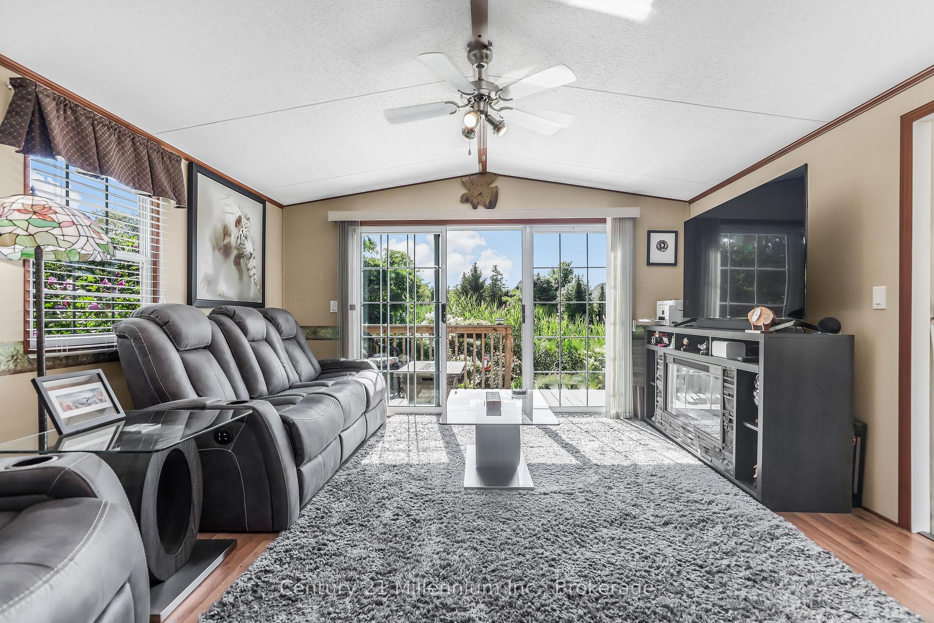 Photo 10 of 19 White Pines Trail, Wasaga Beach — HOMEH