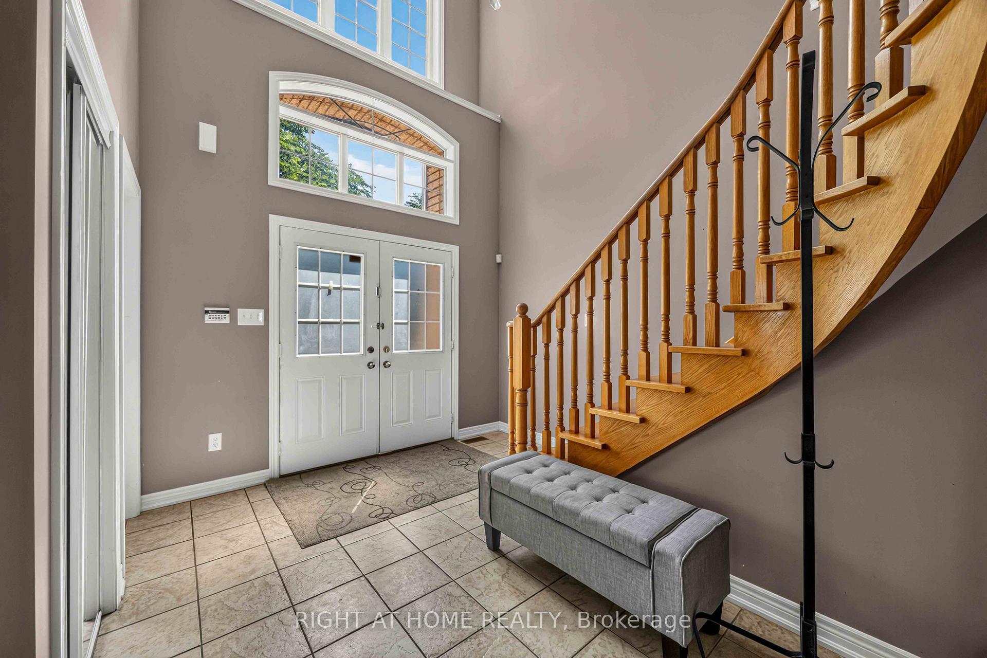 Photo 3 of 41 Foresta Drive, Vaughan, Vellore Village — HOMEH