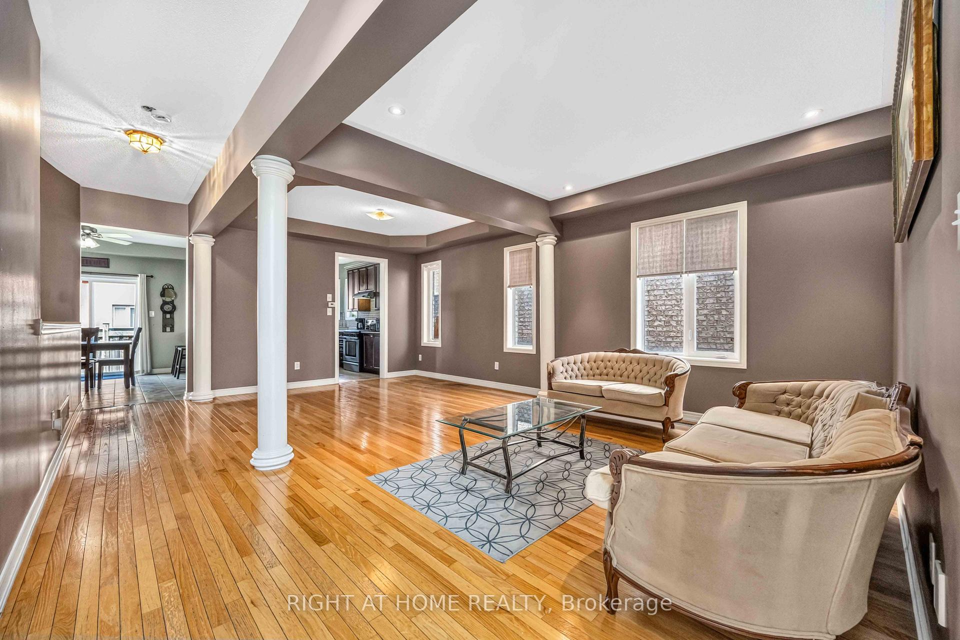 Photo 4 of 41 Foresta Drive, Vaughan, Vellore Village — HOMEH