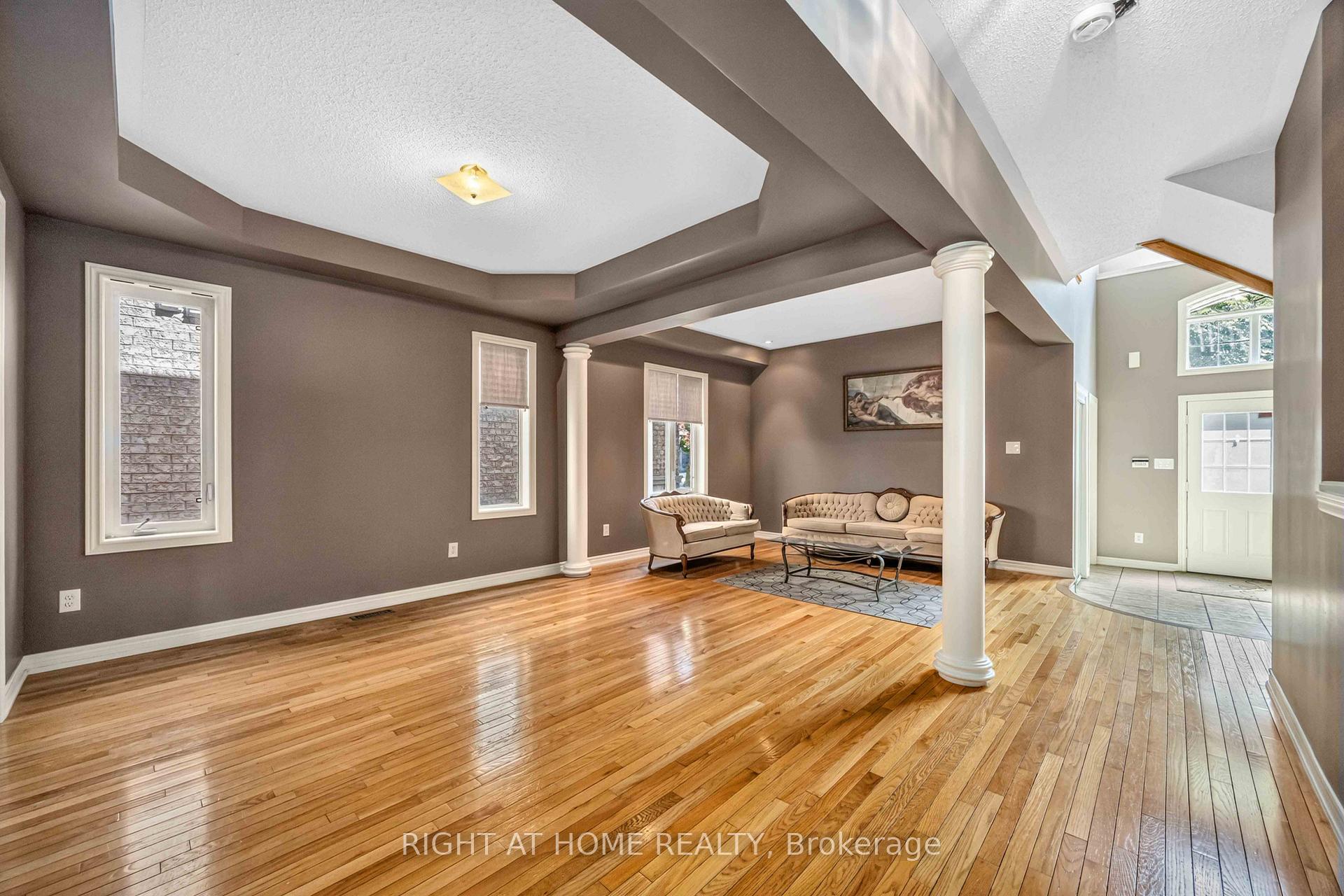 Photo 5 of 41 Foresta Drive, Vaughan, Vellore Village — HOMEH