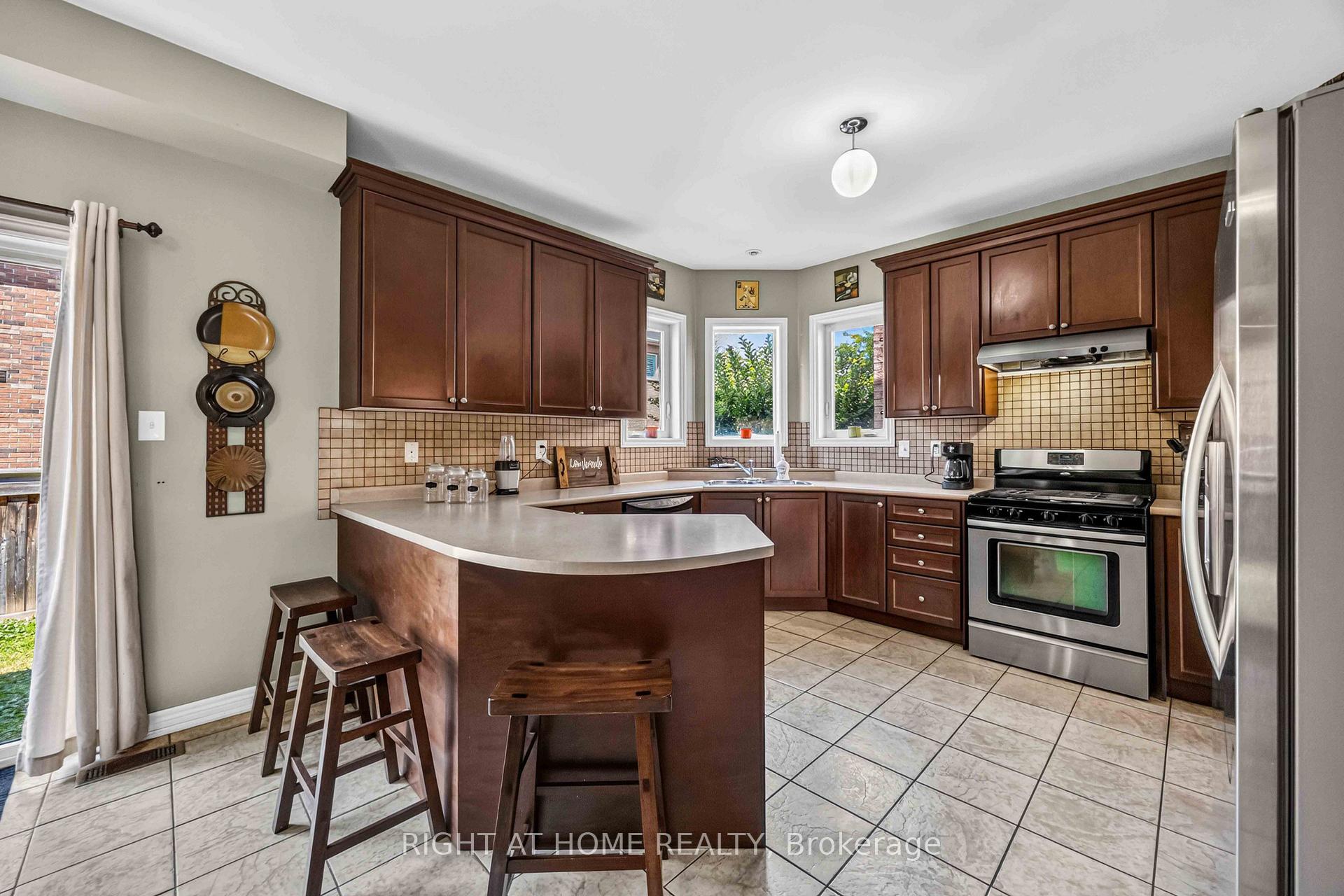 Photo 12 of 41 Foresta Drive, Vaughan, Vellore Village — HOMEH