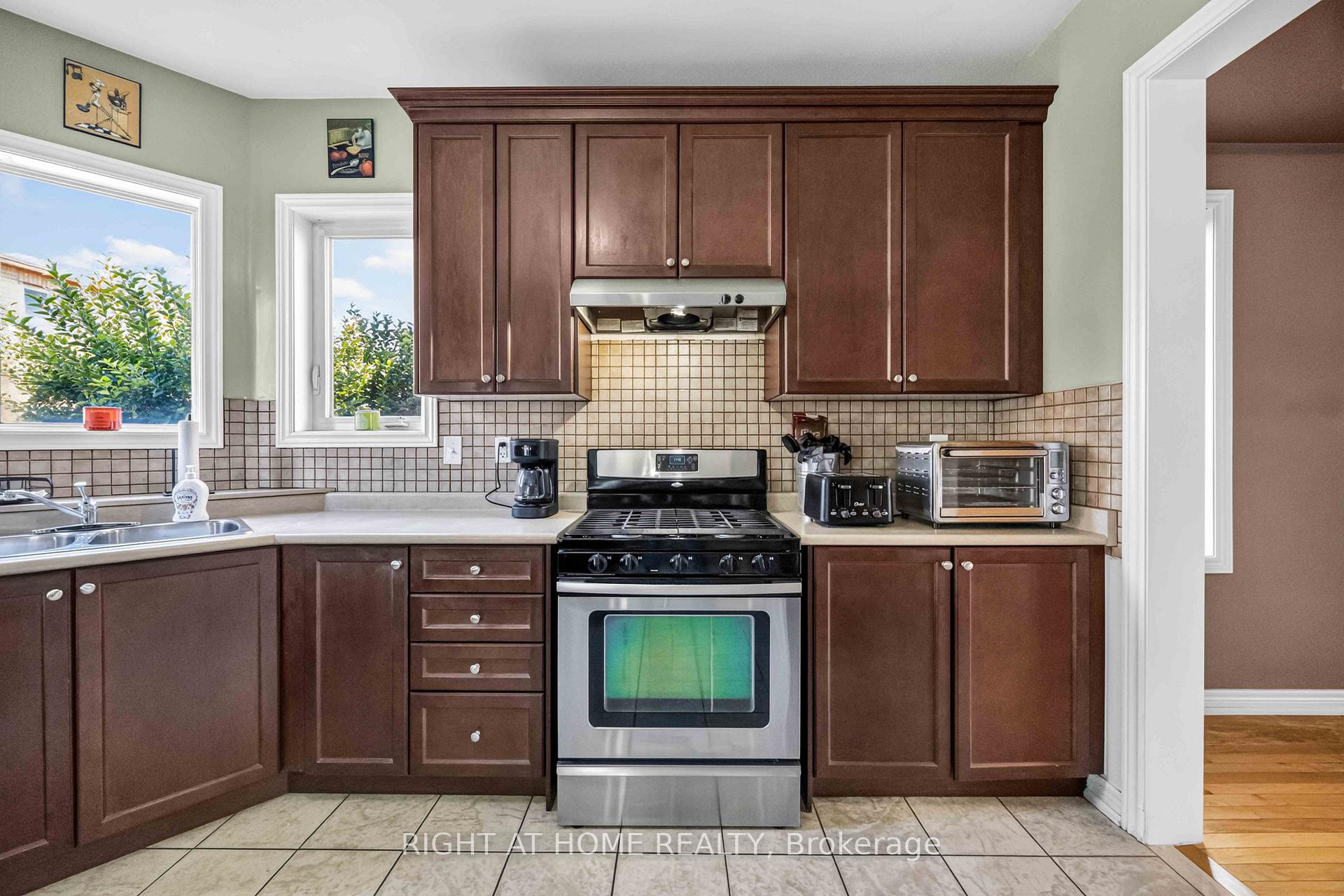 Photo 13 of 41 Foresta Drive, Vaughan, Vellore Village — HOMEH