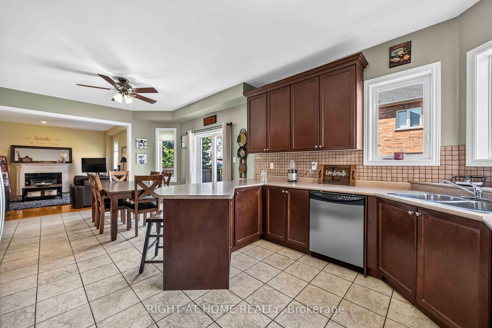 Photo 14 of 41 Foresta Drive, Vaughan, Vellore Village — HOMEH