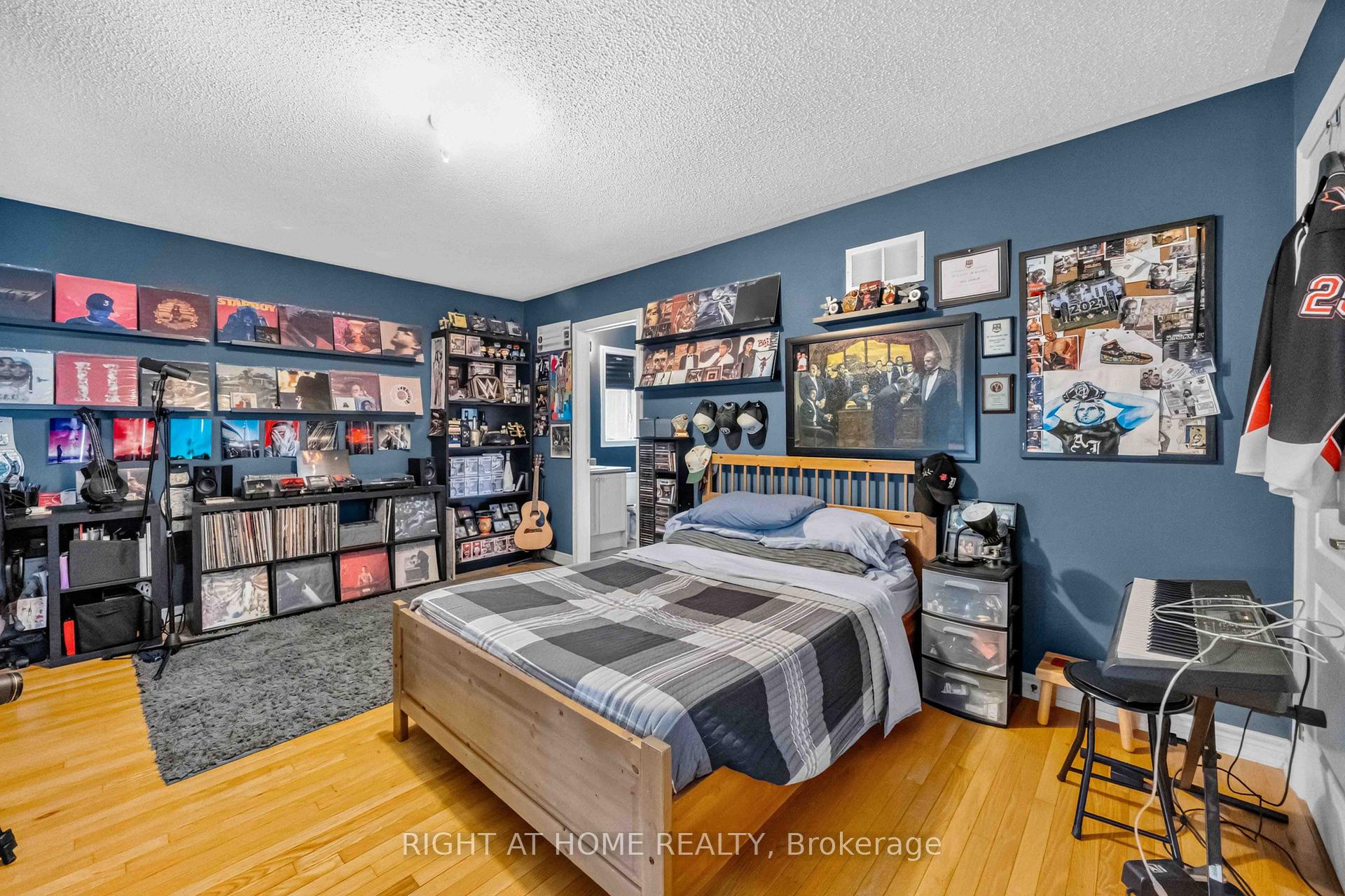 Photo 19 of 41 Foresta Drive, Vaughan, Vellore Village — HOMEH
