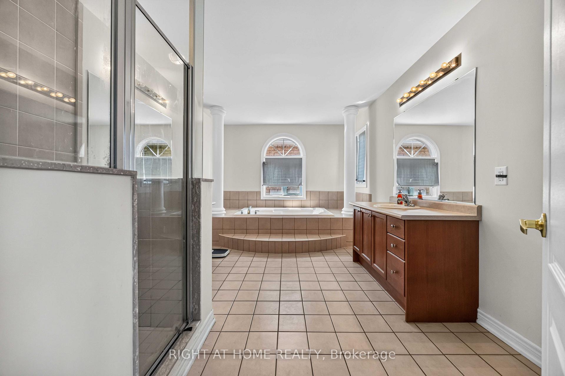 Photo 29 of 41 Foresta Drive, Vaughan, Vellore Village — HOMEH