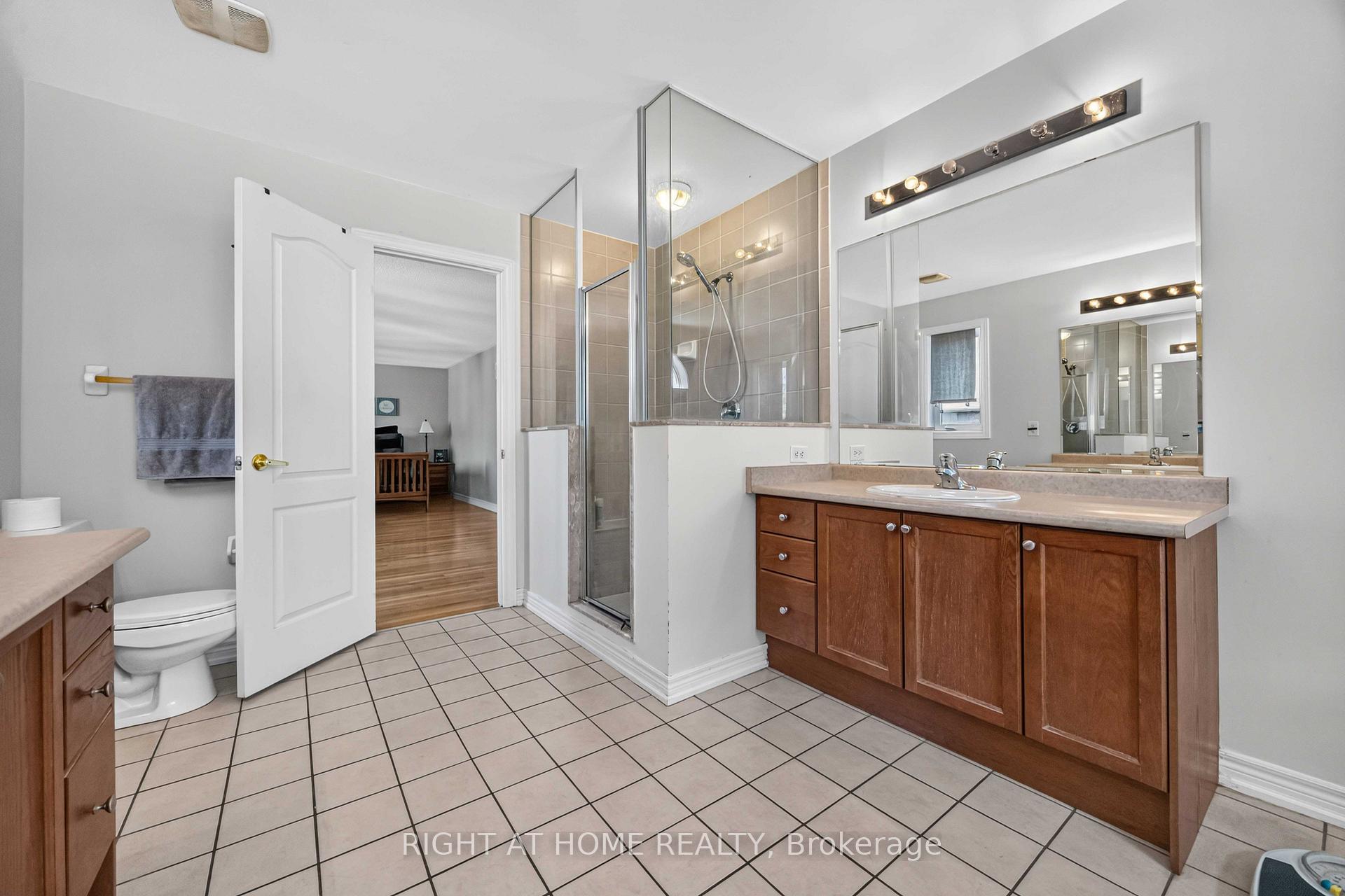 Photo 30 of 41 Foresta Drive, Vaughan, Vellore Village — HOMEH