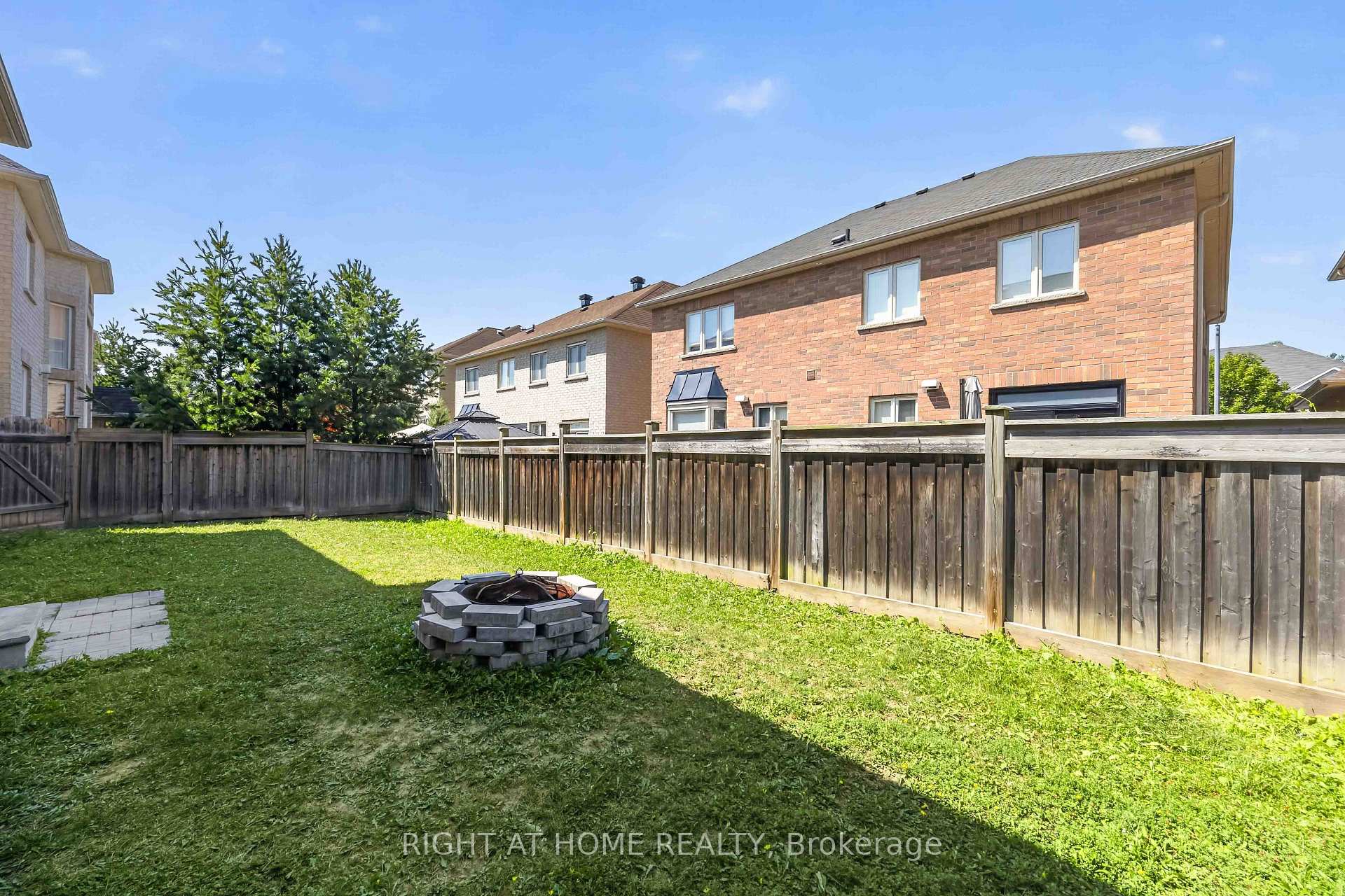 Photo 32 of 41 Foresta Drive, Vaughan, Vellore Village — HOMEH