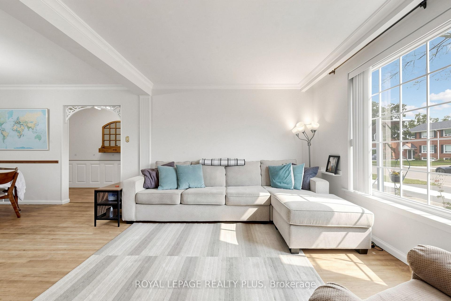Photo 6 of 2359 Brookhurst Road, Mississauga, Clarkson — HOMEH