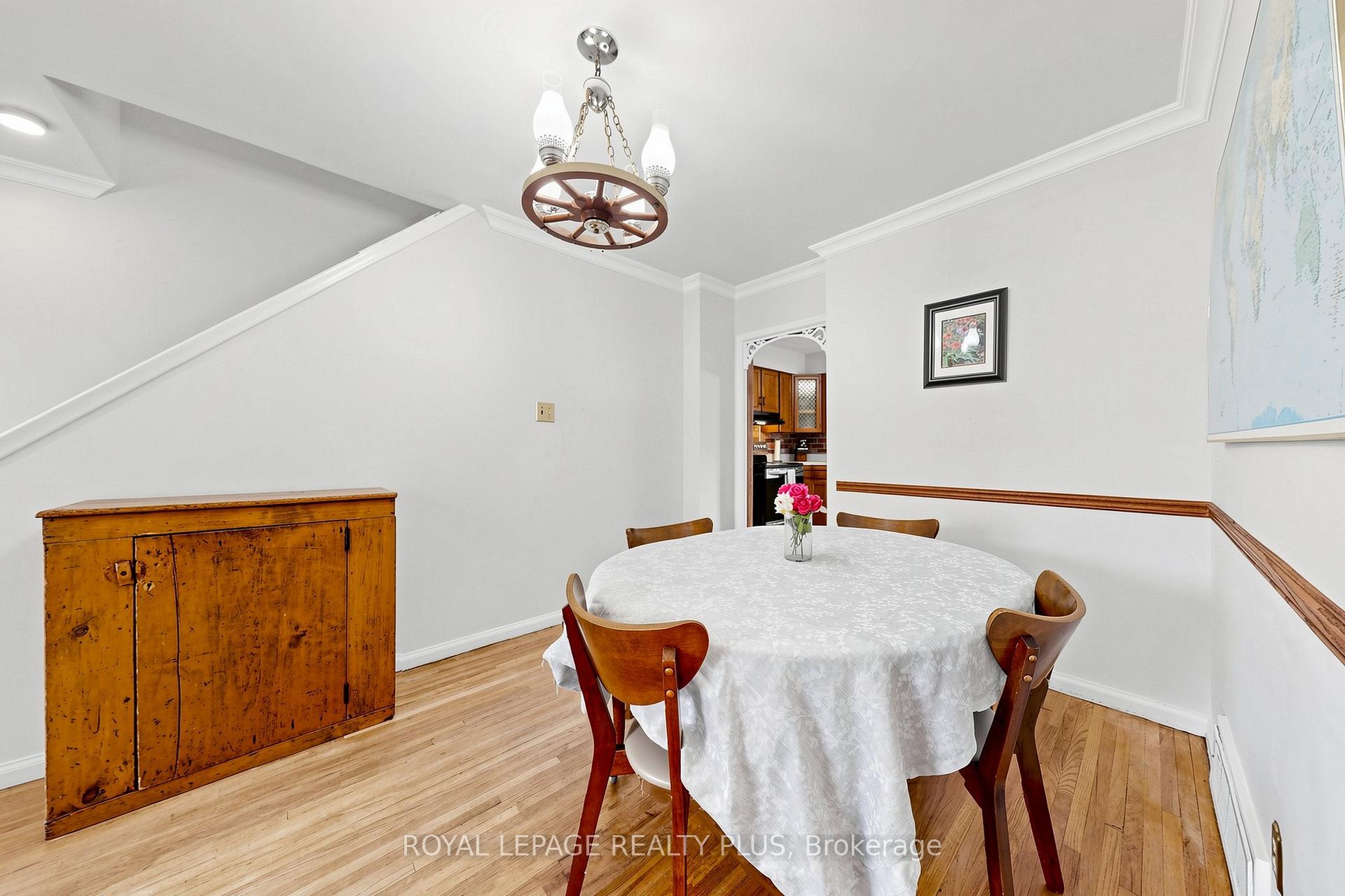 Photo 9 of 2359 Brookhurst Road, Mississauga, Clarkson — HOMEH