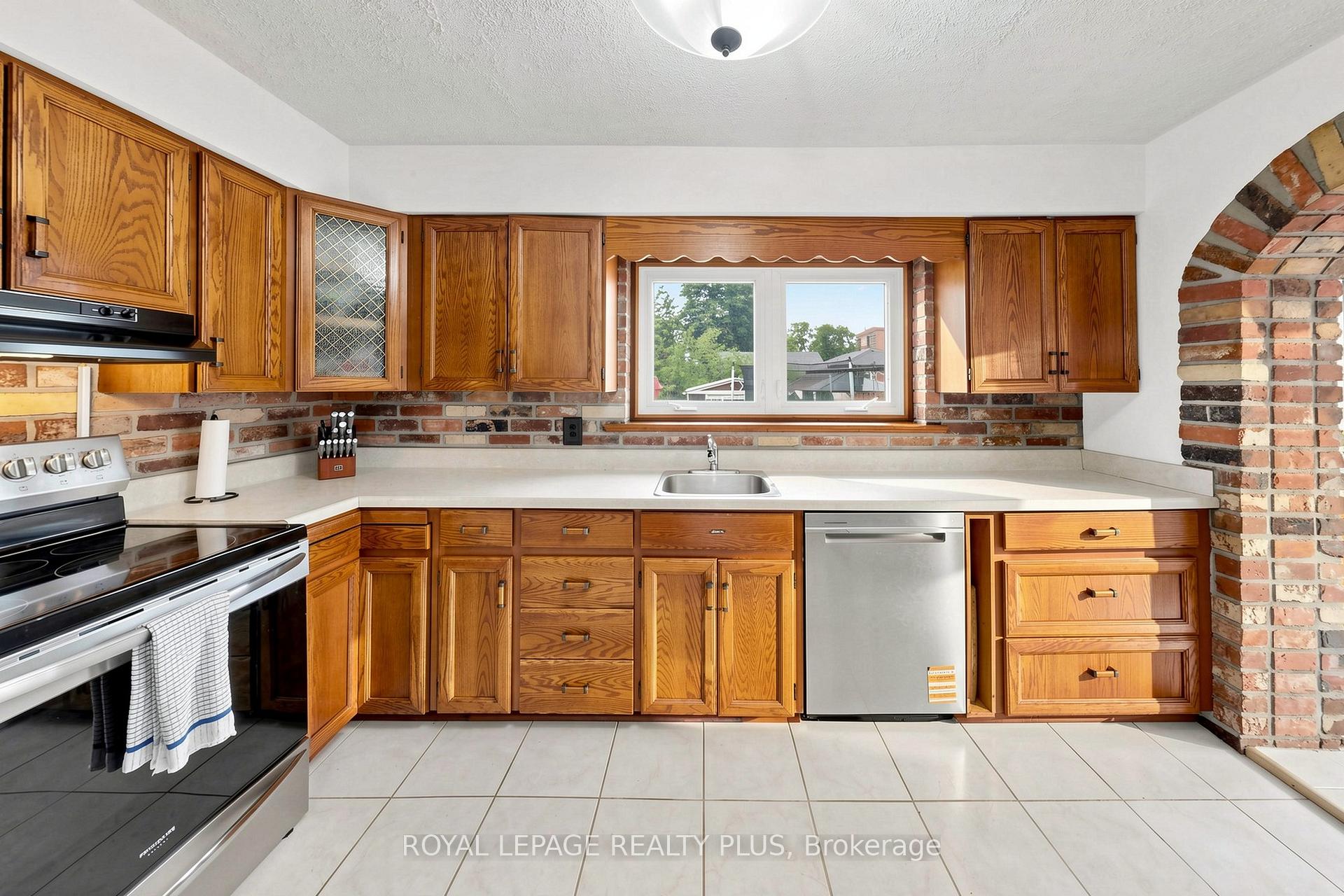 Photo 11 of 2359 Brookhurst Road, Mississauga, Clarkson — HOMEH